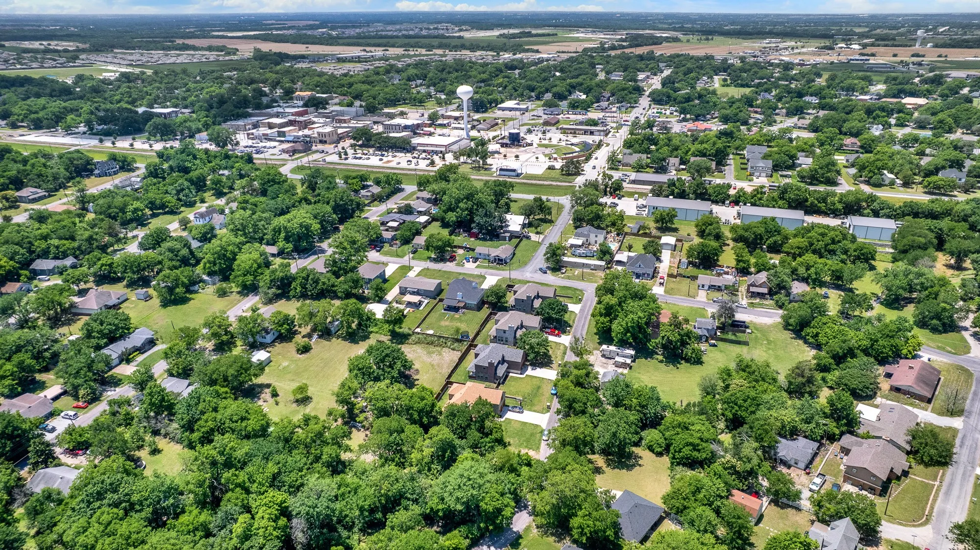Single Family Residence For Sale in Grayson County , 675 Wayne Avenue, Van Alstyne, Texas 75495, 4 Bedroom, 4 Bathroom, 2 Garage spaces, 2,450 Sqft, built in 2021, mls#21278860, Real Estate Agent in Van Alstyne, Homes For Sale in Grayson county, Homes For Sale in Van Alstyne, Realtor in Van Alstyne Texas, Real Estate Brokerage Independent Realty Texas, Luminita Cordes Realtor