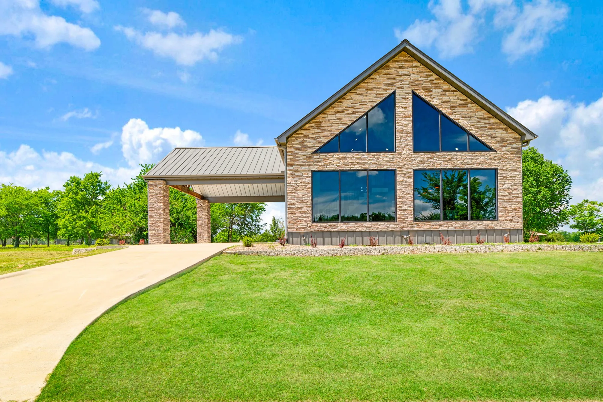 Single Family Residence For Sale in Lamar County , 209 Helena Drive, Powderly, Texas 75473, 3 Bedroom, 2 Bathroom, Garage spaces, 2,334 Sqft, built in 2022, mls#21289778, Real Estate Agent in Powderly, Homes For Sale in Lamar county, Homes For Sale in Powderly, Realtor in Powderly Texas, Real Estate Brokerage Independent Realty Texas, Luminita Cordes Realtor