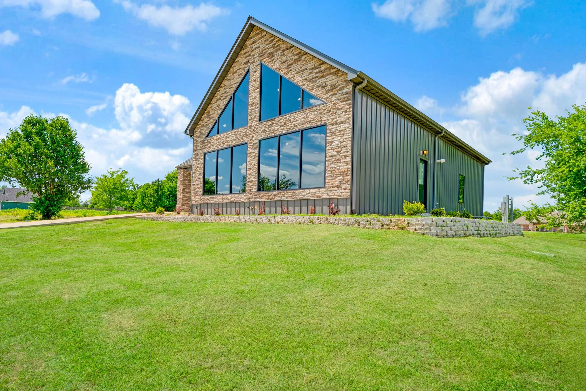 Single Family Residence For Sale in Lamar County , 209 Helena Drive, Powderly, Texas 75473, 3 Bedroom, 2 Bathroom, Garage spaces, 2,334 Sqft, built in 2022, mls#21289778, Real Estate Agent in Powderly, Homes For Sale in Lamar county, Homes For Sale in Powderly, Realtor in Powderly Texas, Real Estate Brokerage Independent Realty Texas, Luminita Cordes Realtor