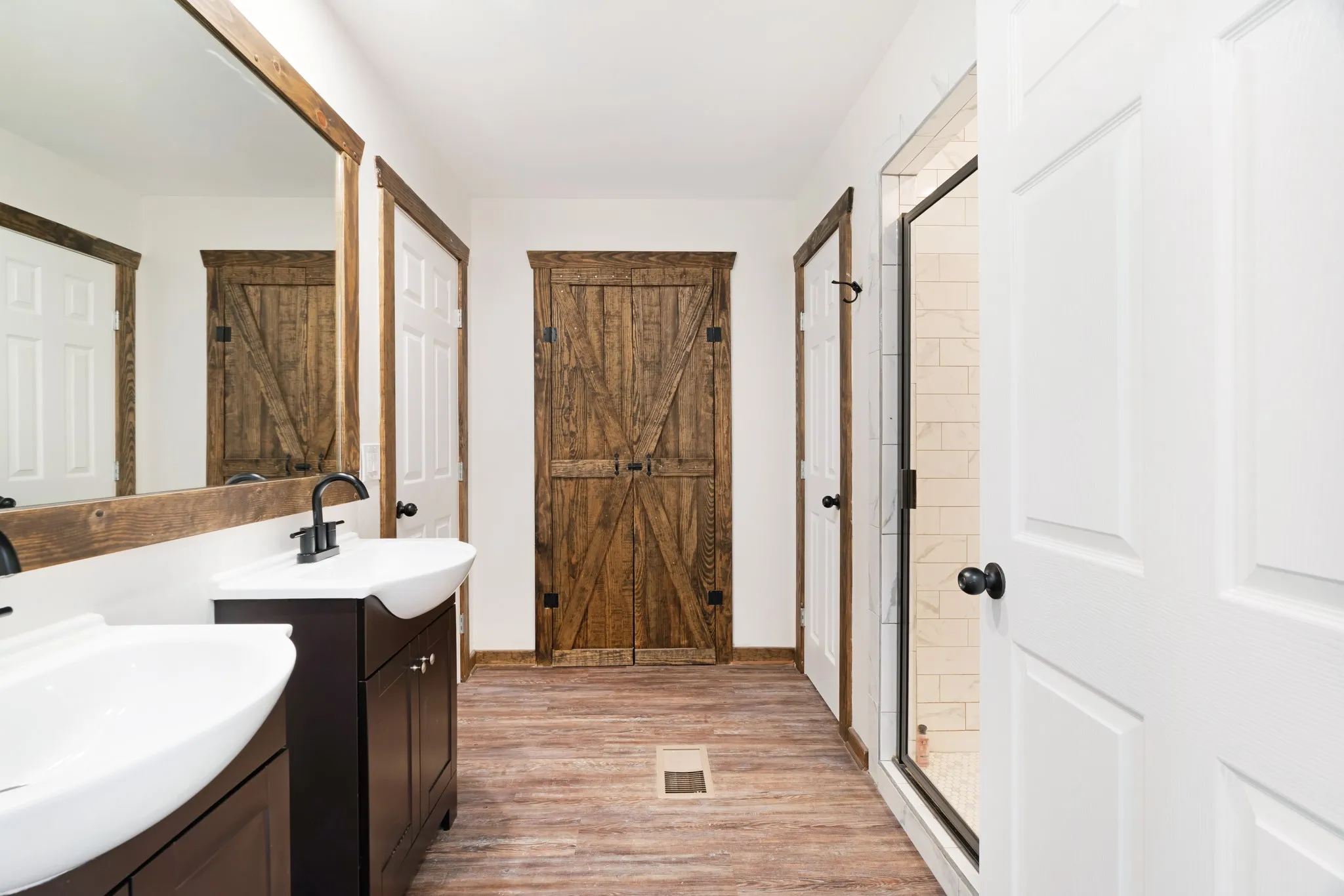 Single Family Residence For Sale in Lamar County , 209 Helena Drive, Powderly, Texas 75473, 3 Bedroom, 2 Bathroom, Garage spaces, 2,334 Sqft, built in 2022, mls#21289778, Real Estate Agent in Powderly, Homes For Sale in Lamar county, Homes For Sale in Powderly, Realtor in Powderly Texas, Real Estate Brokerage Independent Realty Texas, Luminita Cordes Realtor