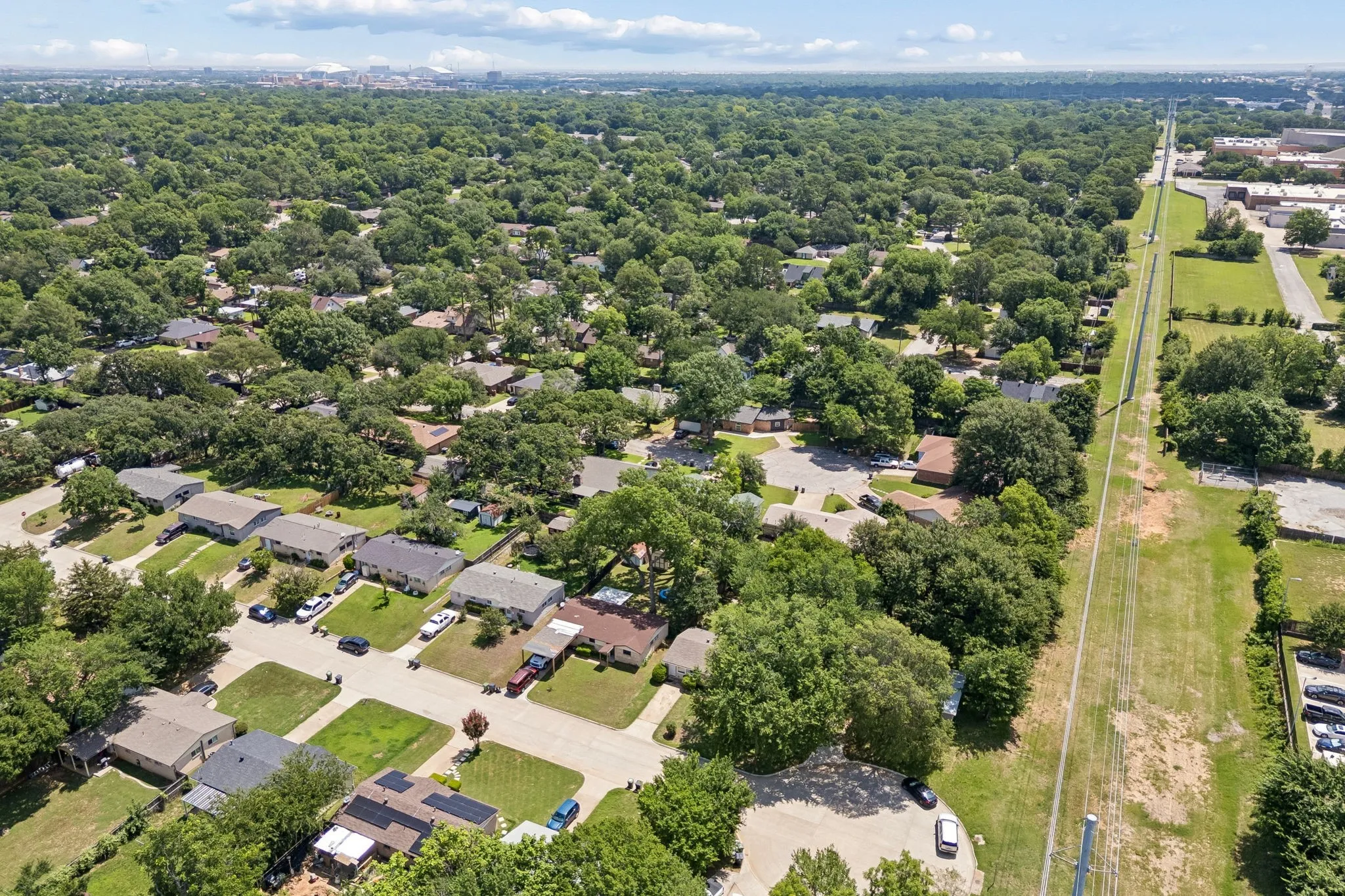 Single Family Residence For Sale in Tarrant County , 2013 Alan A Dale Road, Arlington, Texas 76013, 3 Bedroom, 2 Bathroom, Garage spaces, 1,376 Sqft, built in 1959, mls#21287019, Real Estate Agent in Arlington, Homes For Sale in Tarrant county, Homes For Sale in Arlington, Realtor in Arlington Texas, Real Estate Brokerage Independent Realty Texas, Luminita Cordes Realtor