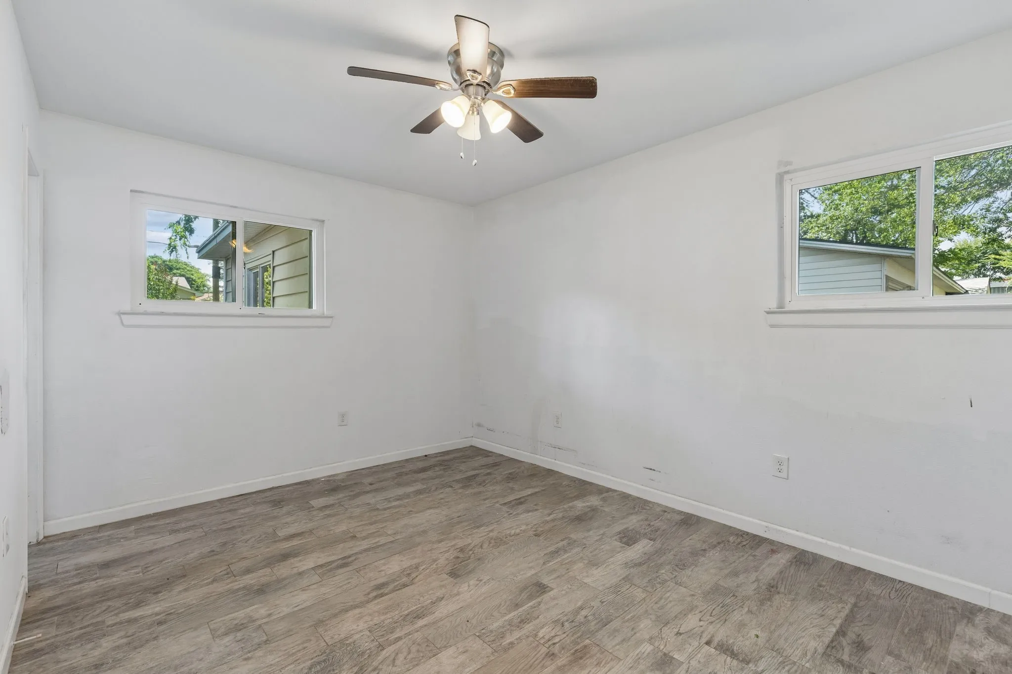 Single Family Residence For Sale in Tarrant County , 2013 Alan A Dale Road, Arlington, Texas 76013, 3 Bedroom, 2 Bathroom, Garage spaces, 1,376 Sqft, built in 1959, mls#21287019, Real Estate Agent in Arlington, Homes For Sale in Tarrant county, Homes For Sale in Arlington, Realtor in Arlington Texas, Real Estate Brokerage Independent Realty Texas, Luminita Cordes Realtor