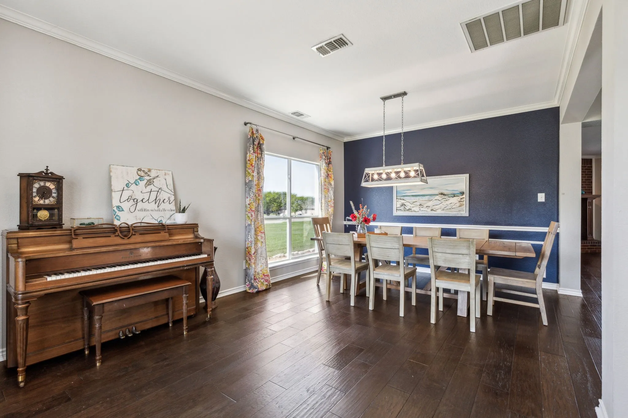 Lovely formal dining area. Can be a flex space as a sitting area and dining room!