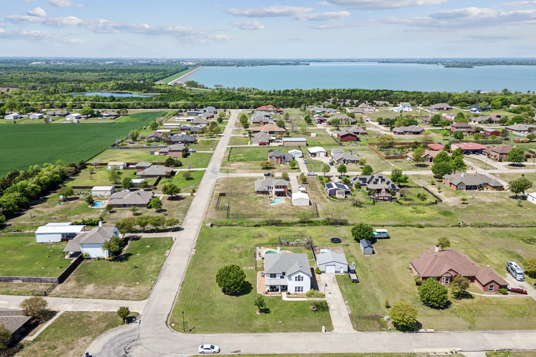 Single Family Residence For Sale in Collin County , 600 Lake Shadow Drive, Lavon, Texas 75166, 4 Bedroom, 3 Bathroom, 3 Garage spaces, 3,216 Sqft, built in 2002, mls#21282842, Real Estate Agent in Lavon, Homes For Sale in Collin county, Homes For Sale in Lavon, Realtor in Lavon Texas, Real Estate Brokerage Independent Realty Texas, Luminita Cordes Realtor