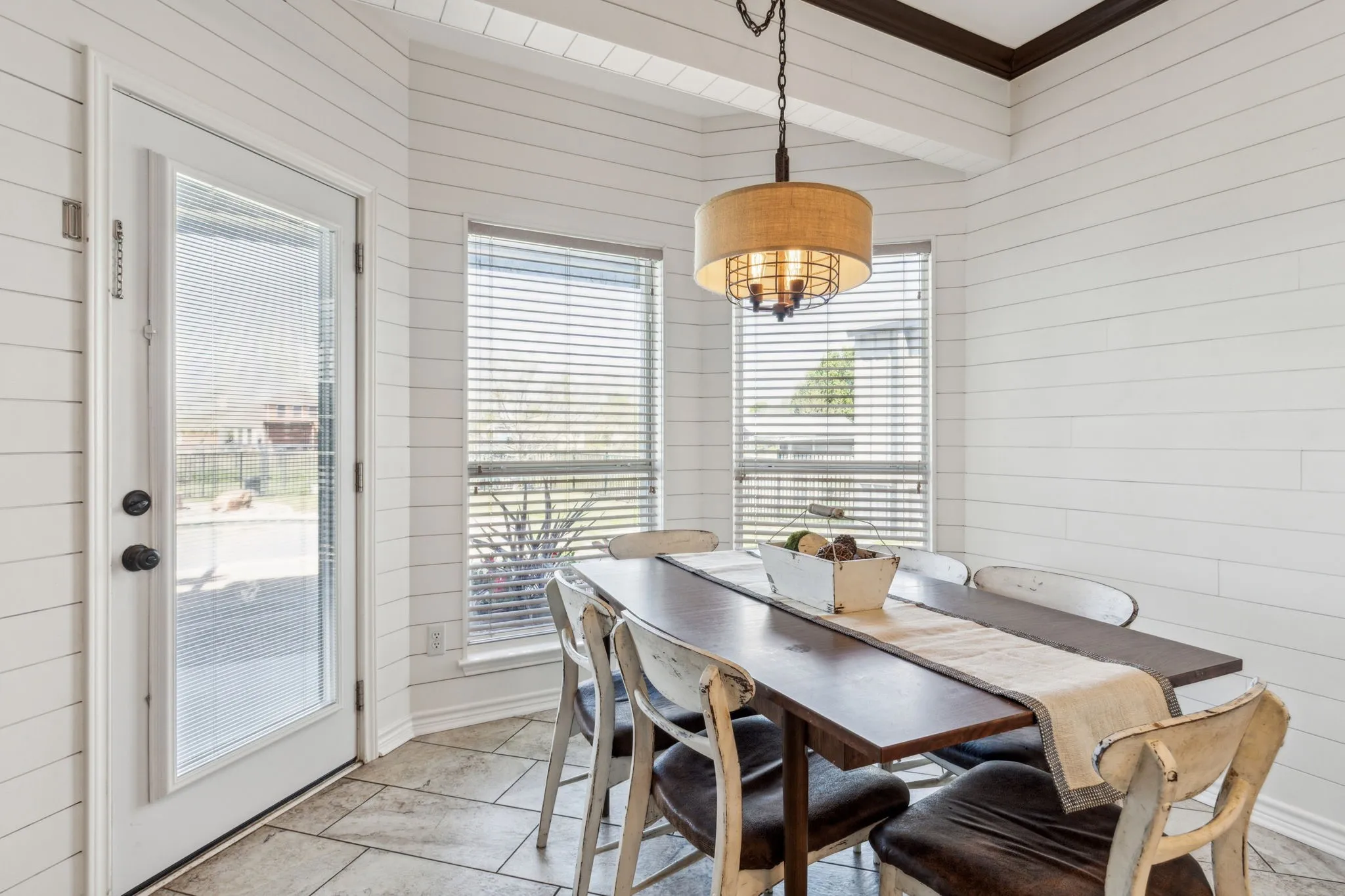 Enjoy your breakfast here! So much natural light, beautiful white shiplap and a stylish light fixture. Easy access to the pergola and pool great for Texas summers.