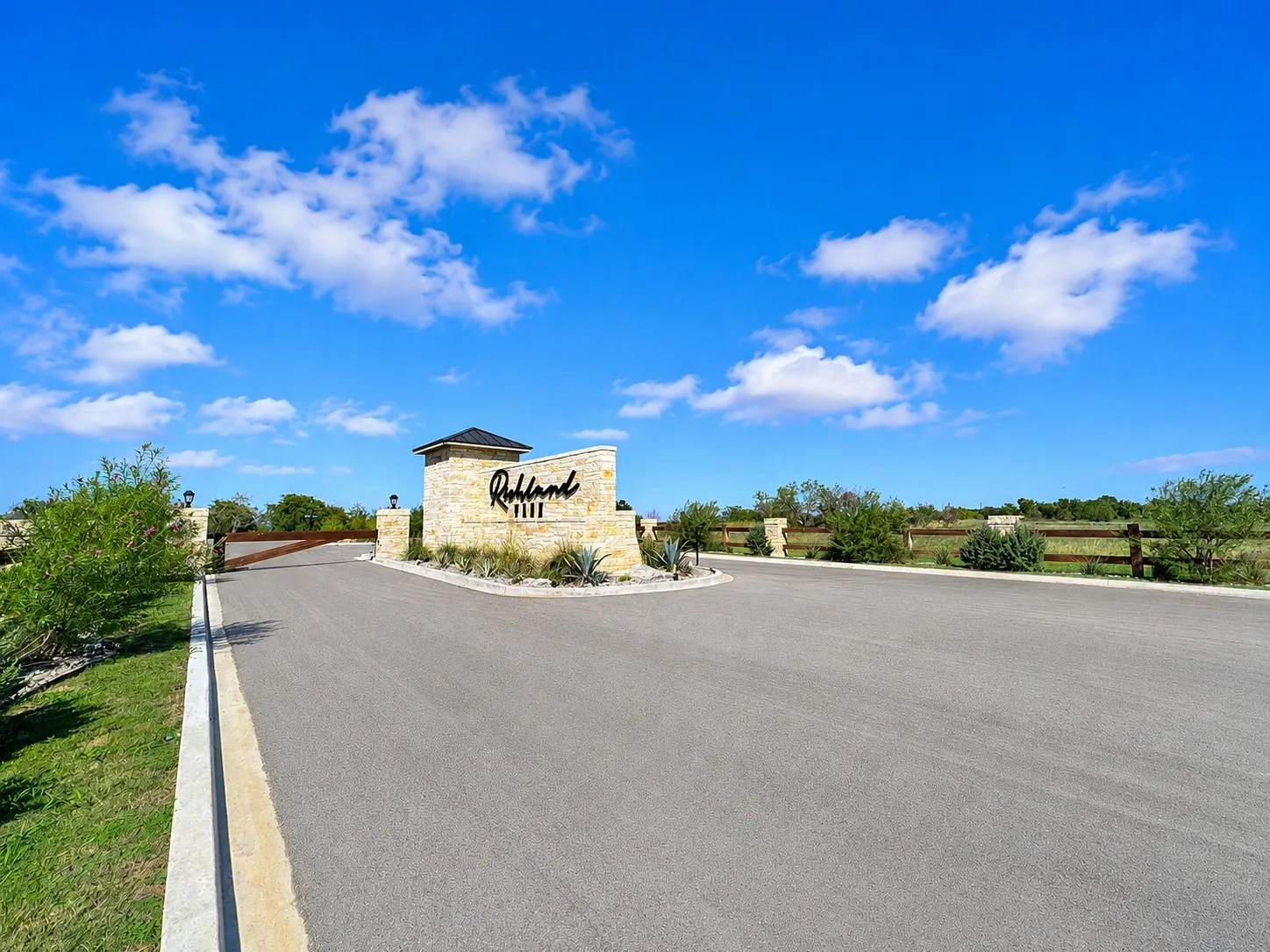 Gated Richland Park entrance welcomes you to lakefront living on Richland Chambers Lake.