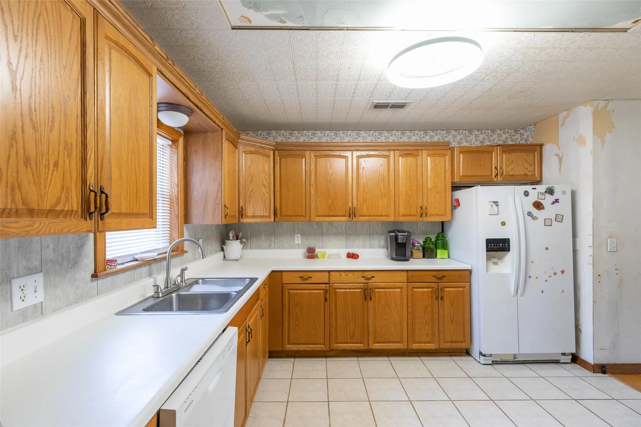 Single Family Residence For Sale in Jones County , 1132 Westover Drive, Anson, Texas 79501, 3 Bedroom, 3 Bathroom, 2 Garage spaces, 1,616 Sqft, built in 1950, mls#21288170, Real Estate Agent in Anson, Homes For Sale in Jones county, Homes For Sale in Anson, Realtor in Anson Texas, Real Estate Brokerage Independent Realty Texas, Luminita Cordes Realtor