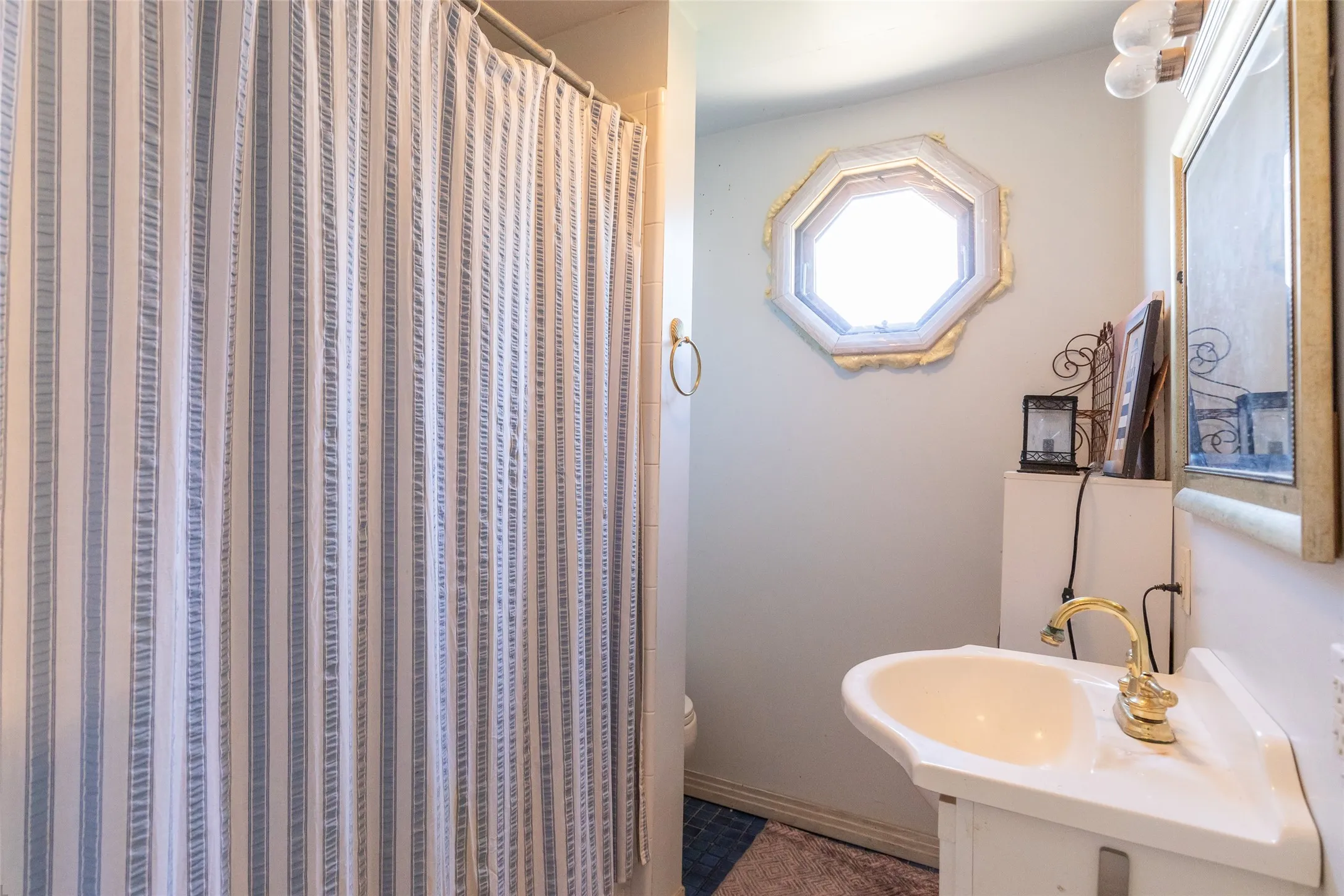 Single Family Residence For Sale in Jones County , 1132 Westover Drive, Anson, Texas 79501, 3 Bedroom, 3 Bathroom, 2 Garage spaces, 1,616 Sqft, built in 1950, mls#21288170, Real Estate Agent in Anson, Homes For Sale in Jones county, Homes For Sale in Anson, Realtor in Anson Texas, Real Estate Brokerage Independent Realty Texas, Luminita Cordes Realtor