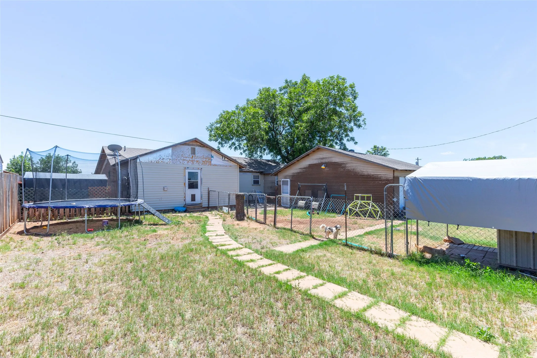 Single Family Residence For Sale in Jones County , 1132 Westover Drive, Anson, Texas 79501, 3 Bedroom, 3 Bathroom, 2 Garage spaces, 1,616 Sqft, built in 1950, mls#21288170, Real Estate Agent in Anson, Homes For Sale in Jones county, Homes For Sale in Anson, Realtor in Anson Texas, Real Estate Brokerage Independent Realty Texas, Luminita Cordes Realtor