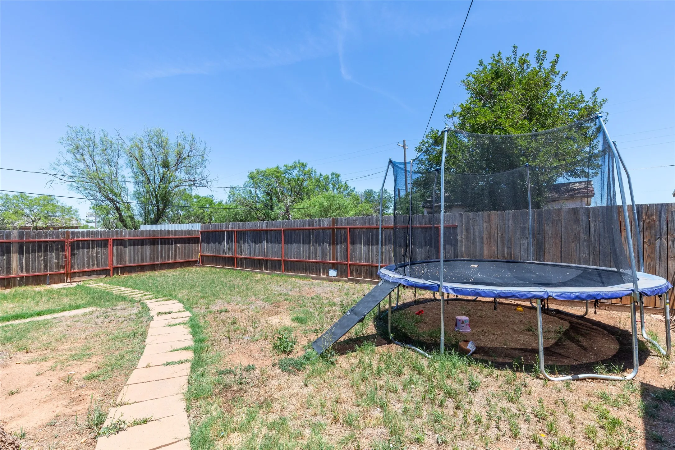 Single Family Residence For Sale in Jones County , 1132 Westover Drive, Anson, Texas 79501, 3 Bedroom, 3 Bathroom, 2 Garage spaces, 1,616 Sqft, built in 1950, mls#21288170, Real Estate Agent in Anson, Homes For Sale in Jones county, Homes For Sale in Anson, Realtor in Anson Texas, Real Estate Brokerage Independent Realty Texas, Luminita Cordes Realtor