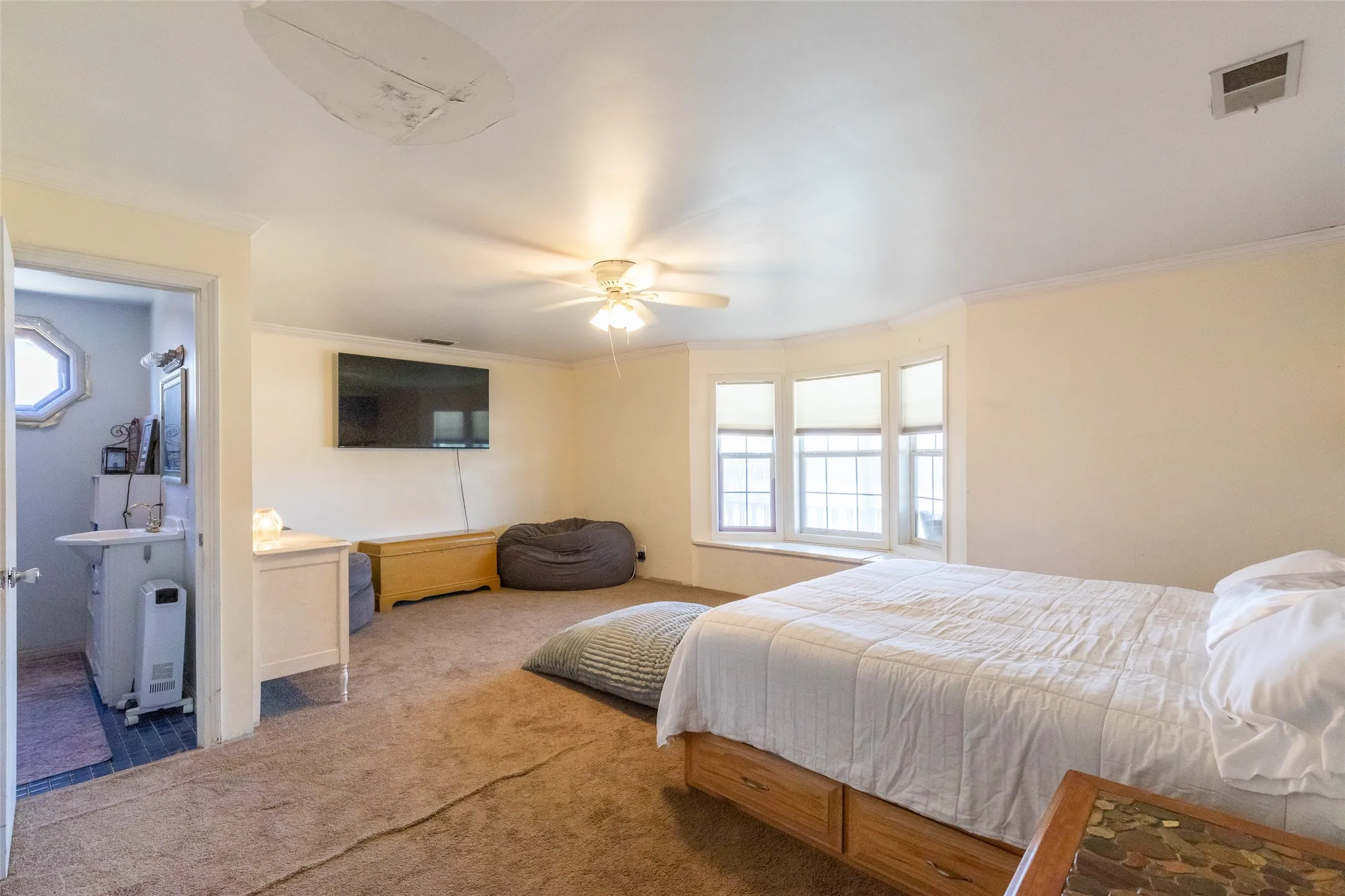 Single Family Residence For Sale in Jones County , 1132 Westover Drive, Anson, Texas 79501, 3 Bedroom, 3 Bathroom, 2 Garage spaces, 1,616 Sqft, built in 1950, mls#21288170, Real Estate Agent in Anson, Homes For Sale in Jones county, Homes For Sale in Anson, Realtor in Anson Texas, Real Estate Brokerage Independent Realty Texas, Luminita Cordes Realtor