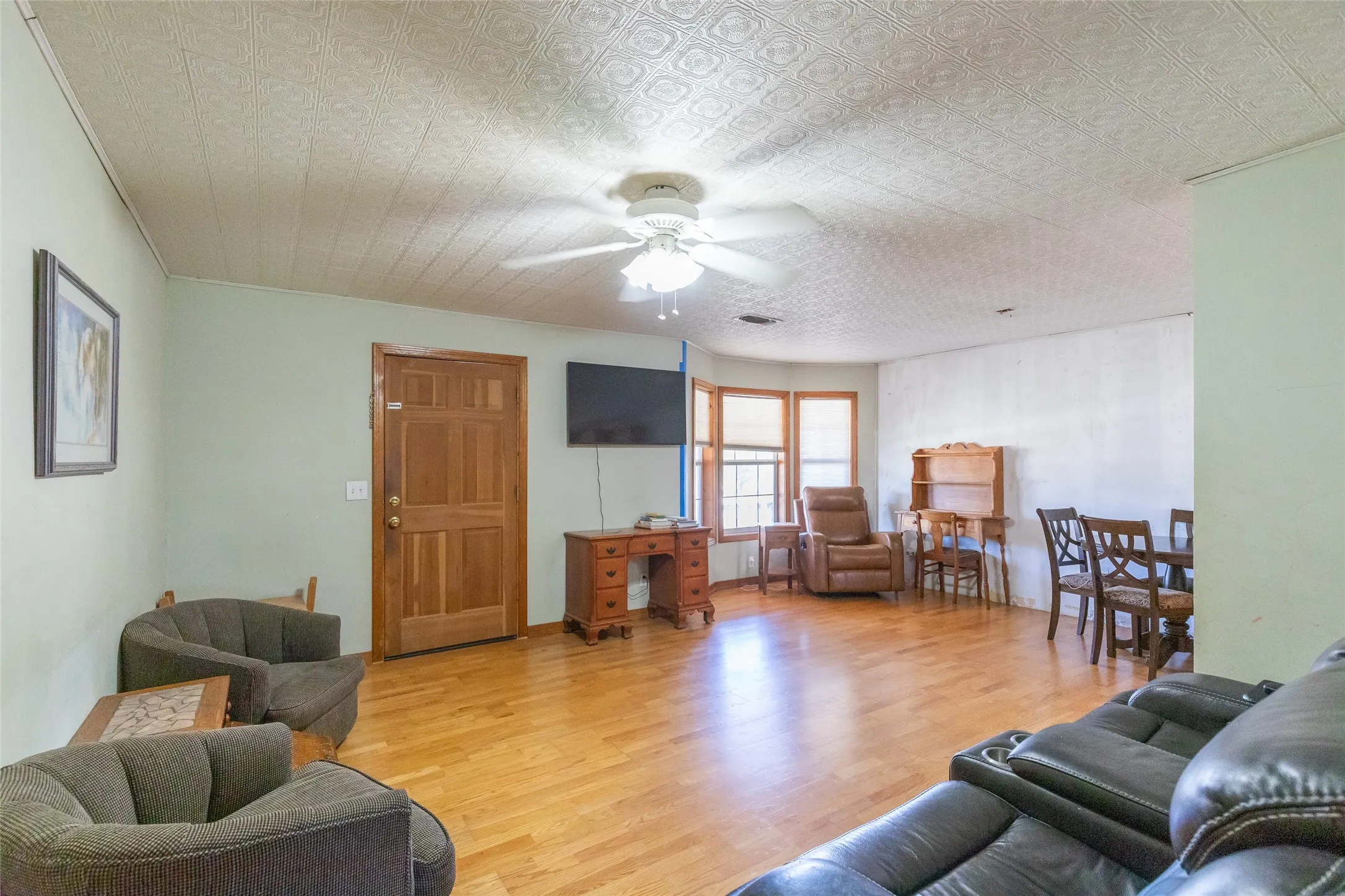Single Family Residence For Sale in Jones County , 1132 Westover Drive, Anson, Texas 79501, 3 Bedroom, 3 Bathroom, 2 Garage spaces, 1,616 Sqft, built in 1950, mls#21288170, Real Estate Agent in Anson, Homes For Sale in Jones county, Homes For Sale in Anson, Realtor in Anson Texas, Real Estate Brokerage Independent Realty Texas, Luminita Cordes Realtor