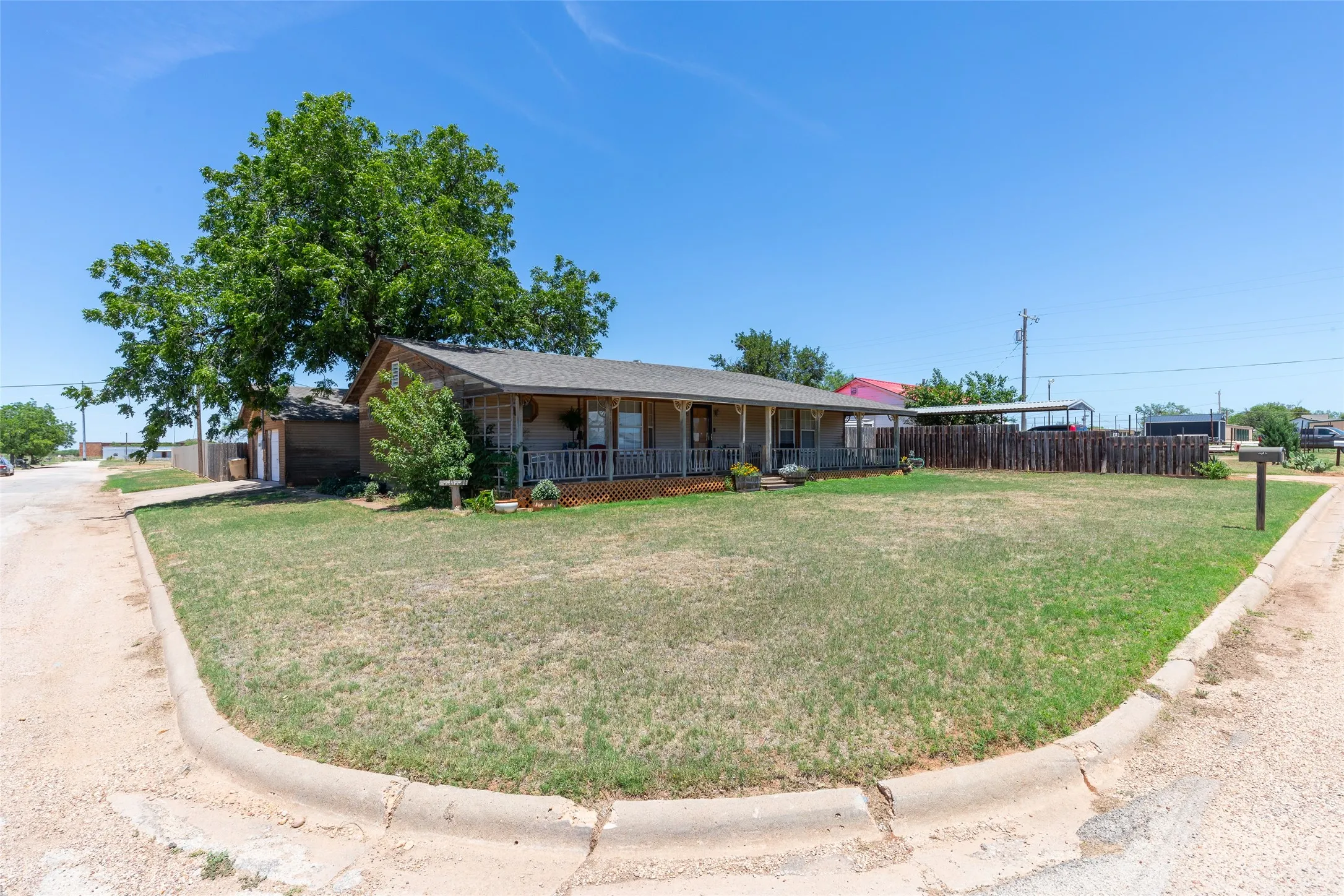 Single Family Residence For Sale in Jones County , 1132 Westover Drive, Anson, Texas 79501, 3 Bedroom, 3 Bathroom, 2 Garage spaces, 1,616 Sqft, built in 1950, mls#21288170, Real Estate Agent in Anson, Homes For Sale in Jones county, Homes For Sale in Anson, Realtor in Anson Texas, Real Estate Brokerage Independent Realty Texas, Luminita Cordes Realtor