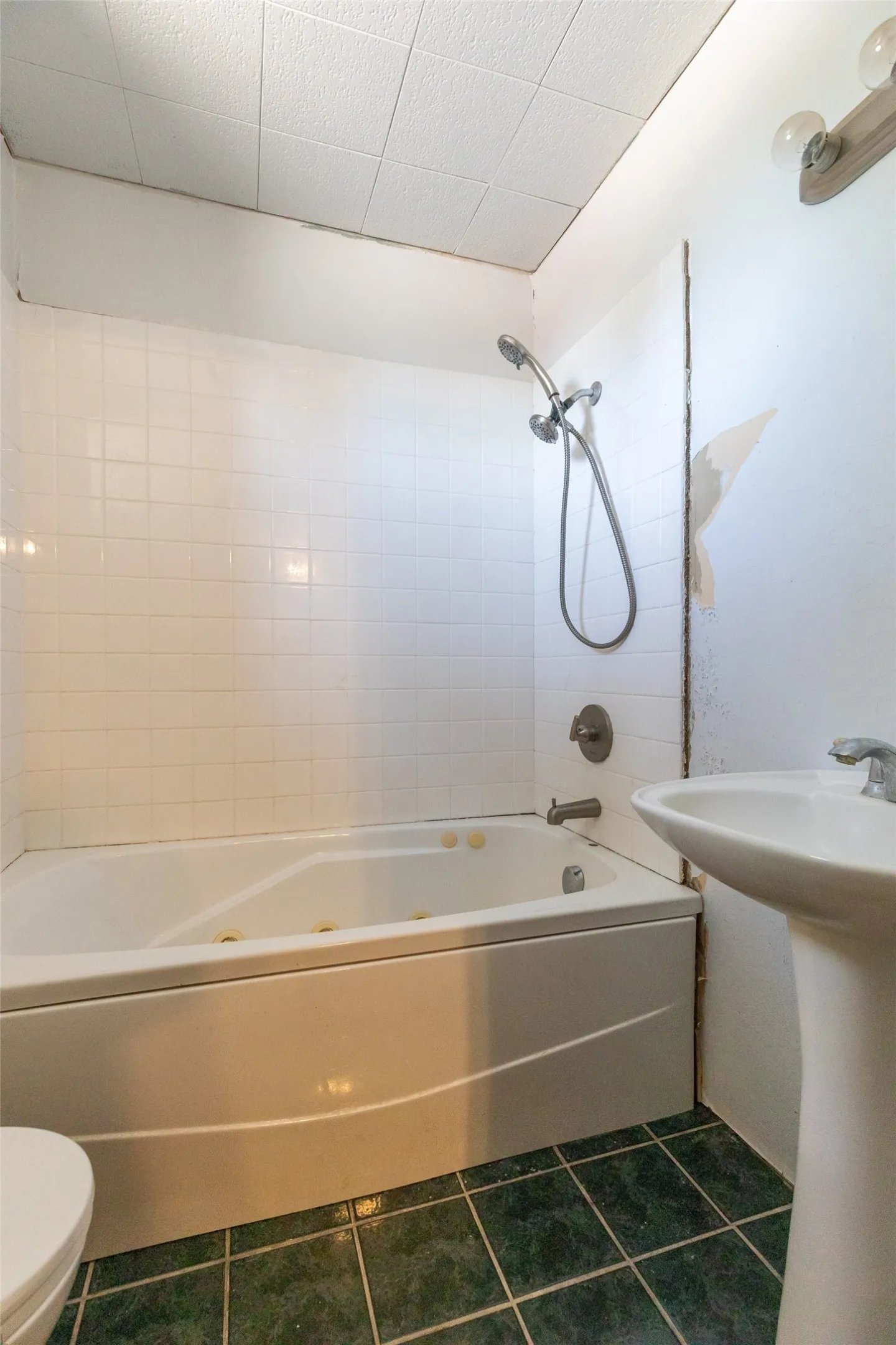 Single Family Residence For Sale in Jones County , 1132 Westover Drive, Anson, Texas 79501, 3 Bedroom, 3 Bathroom, 2 Garage spaces, 1,616 Sqft, built in 1950, mls#21288170, Real Estate Agent in Anson, Homes For Sale in Jones county, Homes For Sale in Anson, Realtor in Anson Texas, Real Estate Brokerage Independent Realty Texas, Luminita Cordes Realtor