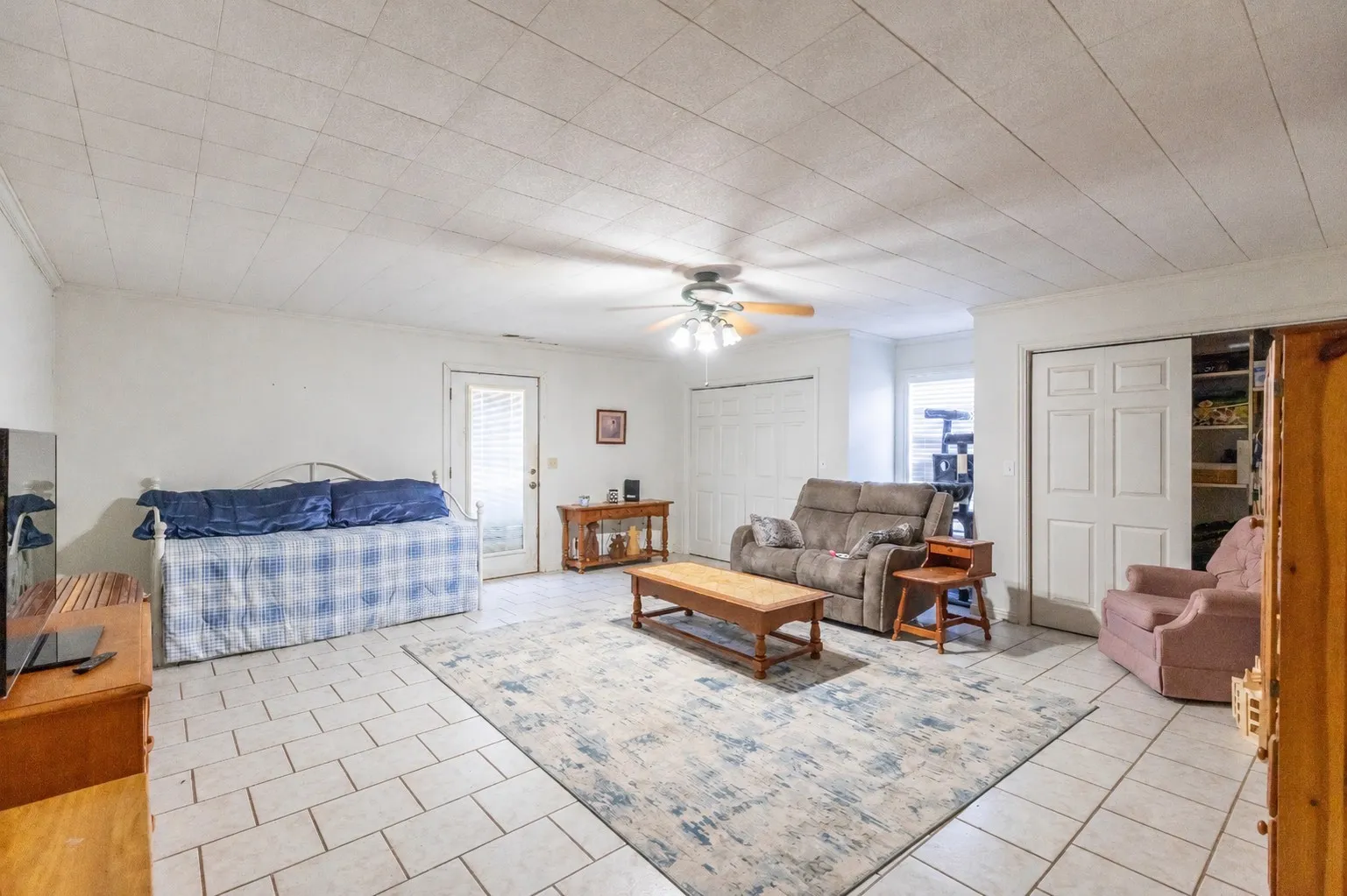 Single Family Residence For Sale in Jones County , 1132 Westover Drive, Anson, Texas 79501, 3 Bedroom, 3 Bathroom, 2 Garage spaces, 1,616 Sqft, built in 1950, mls#21288170, Real Estate Agent in Anson, Homes For Sale in Jones county, Homes For Sale in Anson, Realtor in Anson Texas, Real Estate Brokerage Independent Realty Texas, Luminita Cordes Realtor