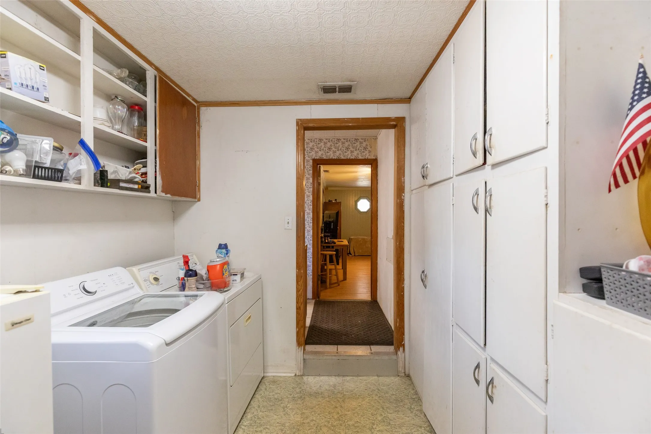 Single Family Residence For Sale in Jones County , 1132 Westover Drive, Anson, Texas 79501, 3 Bedroom, 3 Bathroom, 2 Garage spaces, 1,616 Sqft, built in 1950, mls#21288170, Real Estate Agent in Anson, Homes For Sale in Jones county, Homes For Sale in Anson, Realtor in Anson Texas, Real Estate Brokerage Independent Realty Texas, Luminita Cordes Realtor