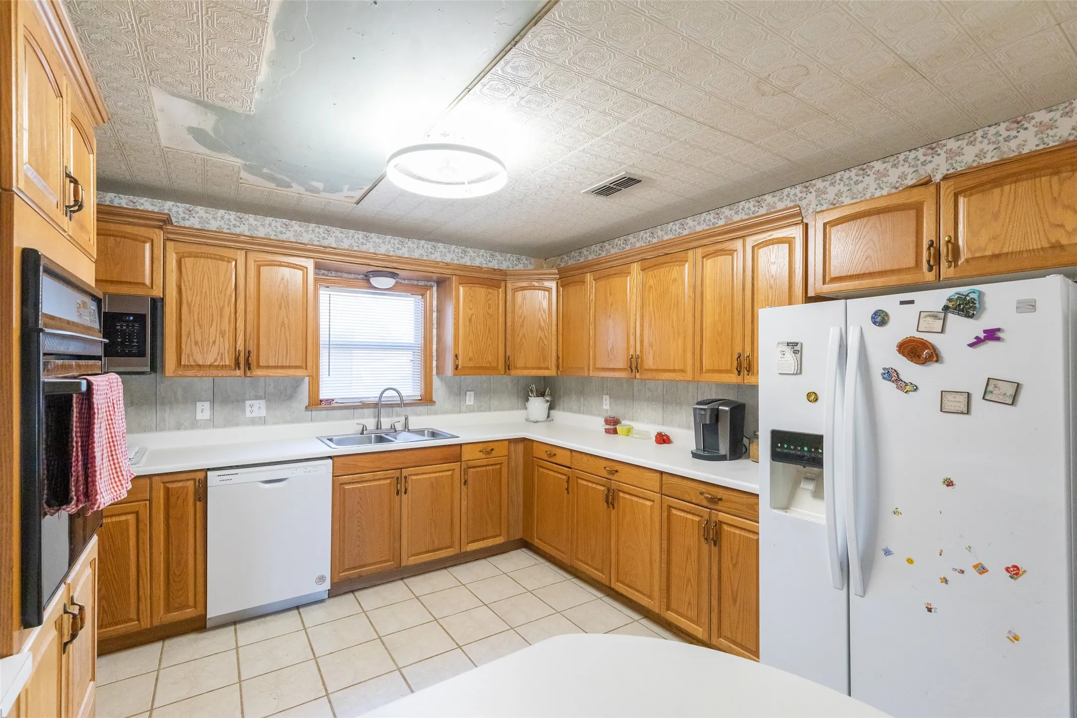 Single Family Residence For Sale in Jones County , 1132 Westover Drive, Anson, Texas 79501, 3 Bedroom, 3 Bathroom, 2 Garage spaces, 1,616 Sqft, built in 1950, mls#21288170, Real Estate Agent in Anson, Homes For Sale in Jones county, Homes For Sale in Anson, Realtor in Anson Texas, Real Estate Brokerage Independent Realty Texas, Luminita Cordes Realtor