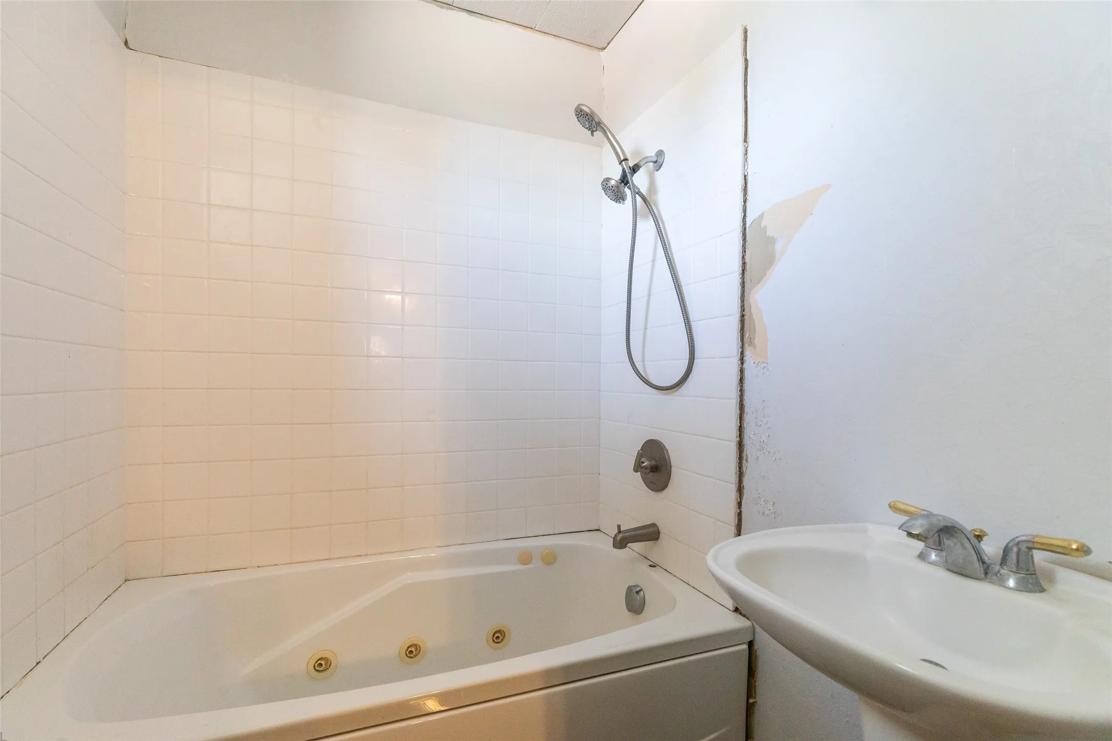 Single Family Residence For Sale in Jones County , 1132 Westover Drive, Anson, Texas 79501, 3 Bedroom, 3 Bathroom, 2 Garage spaces, 1,616 Sqft, built in 1950, mls#21288170, Real Estate Agent in Anson, Homes For Sale in Jones county, Homes For Sale in Anson, Realtor in Anson Texas, Real Estate Brokerage Independent Realty Texas, Luminita Cordes Realtor