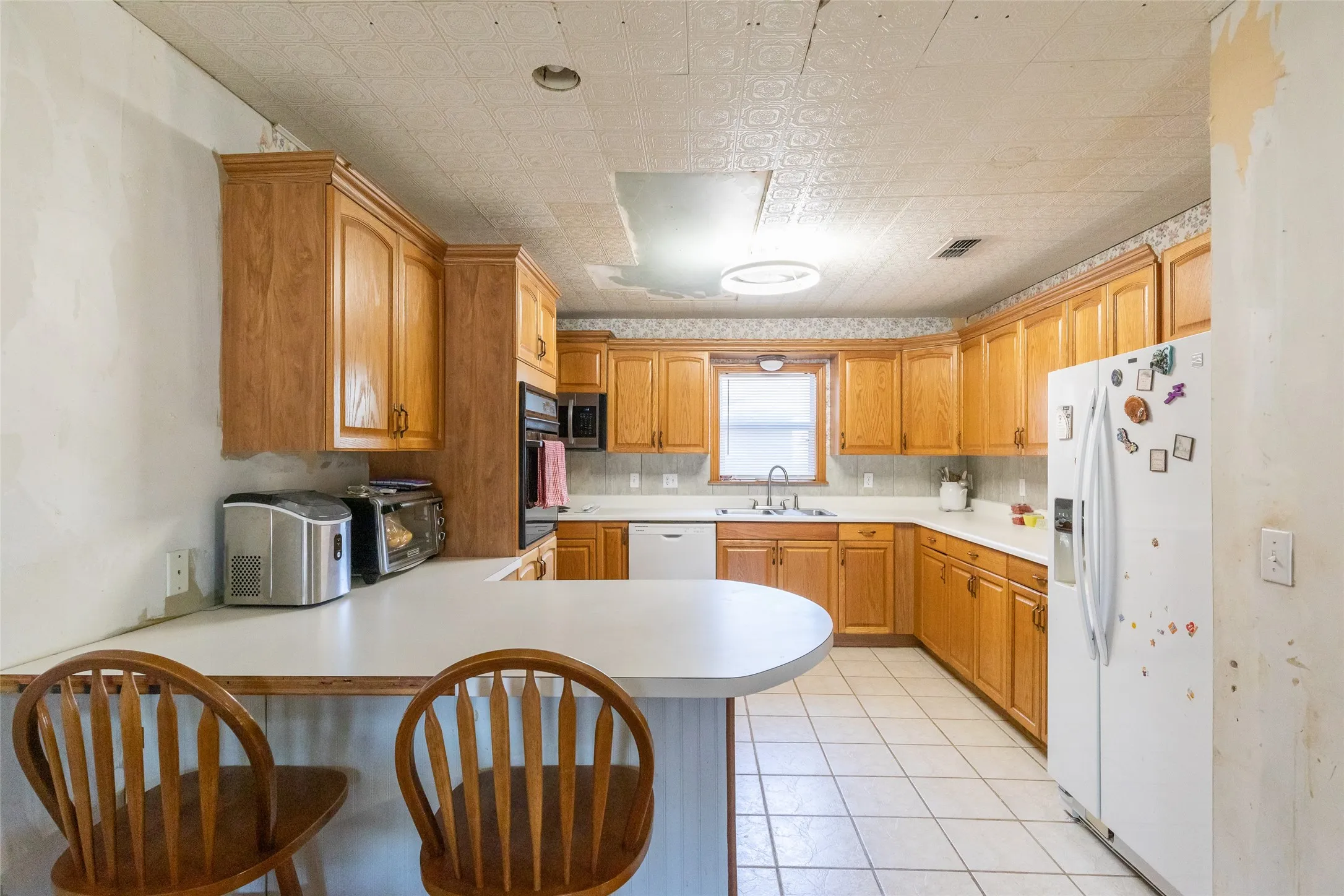 Single Family Residence For Sale in Jones County , 1132 Westover Drive, Anson, Texas 79501, 3 Bedroom, 3 Bathroom, 2 Garage spaces, 1,616 Sqft, built in 1950, mls#21288170, Real Estate Agent in Anson, Homes For Sale in Jones county, Homes For Sale in Anson, Realtor in Anson Texas, Real Estate Brokerage Independent Realty Texas, Luminita Cordes Realtor