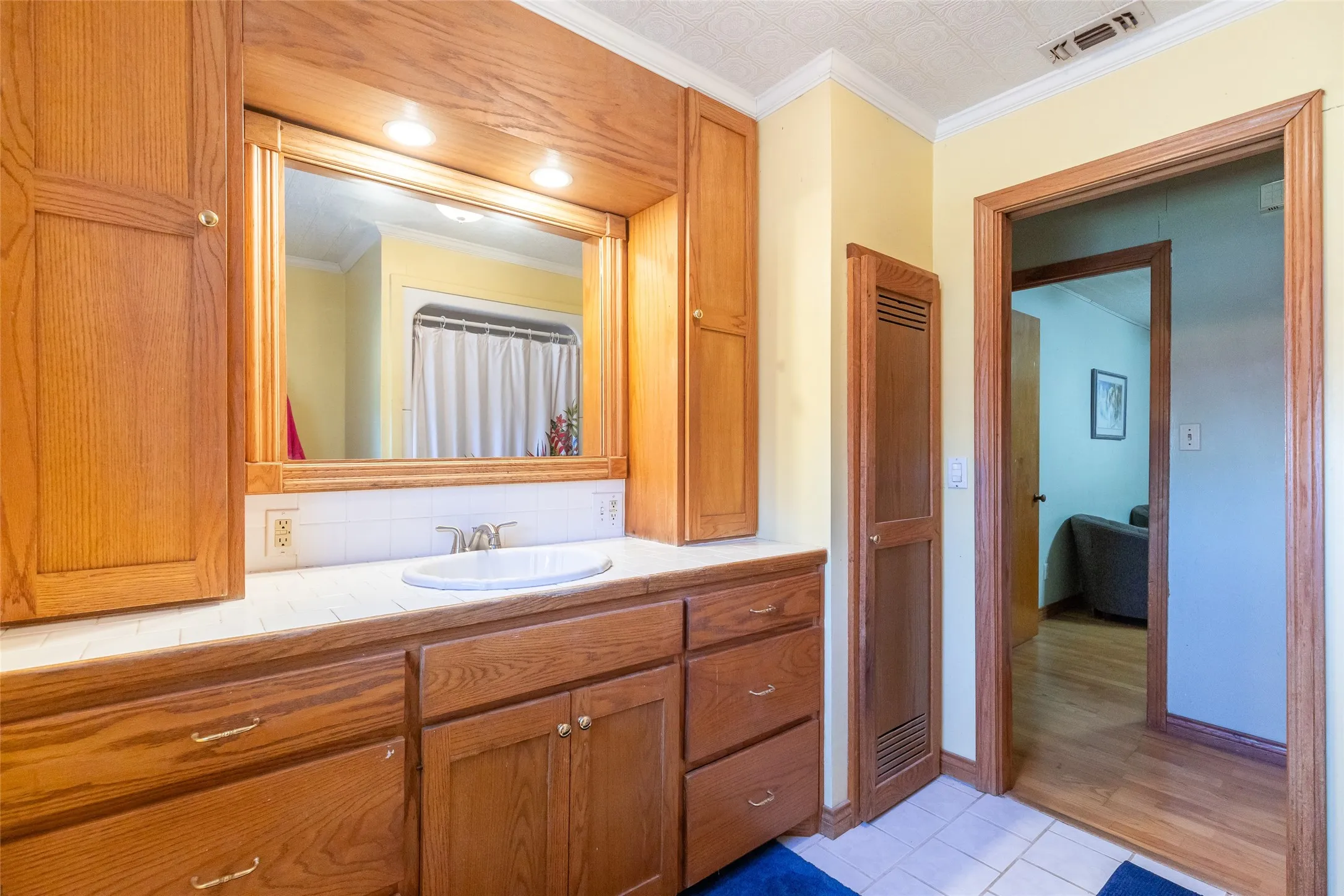 Single Family Residence For Sale in Jones County , 1132 Westover Drive, Anson, Texas 79501, 3 Bedroom, 3 Bathroom, 2 Garage spaces, 1,616 Sqft, built in 1950, mls#21288170, Real Estate Agent in Anson, Homes For Sale in Jones county, Homes For Sale in Anson, Realtor in Anson Texas, Real Estate Brokerage Independent Realty Texas, Luminita Cordes Realtor