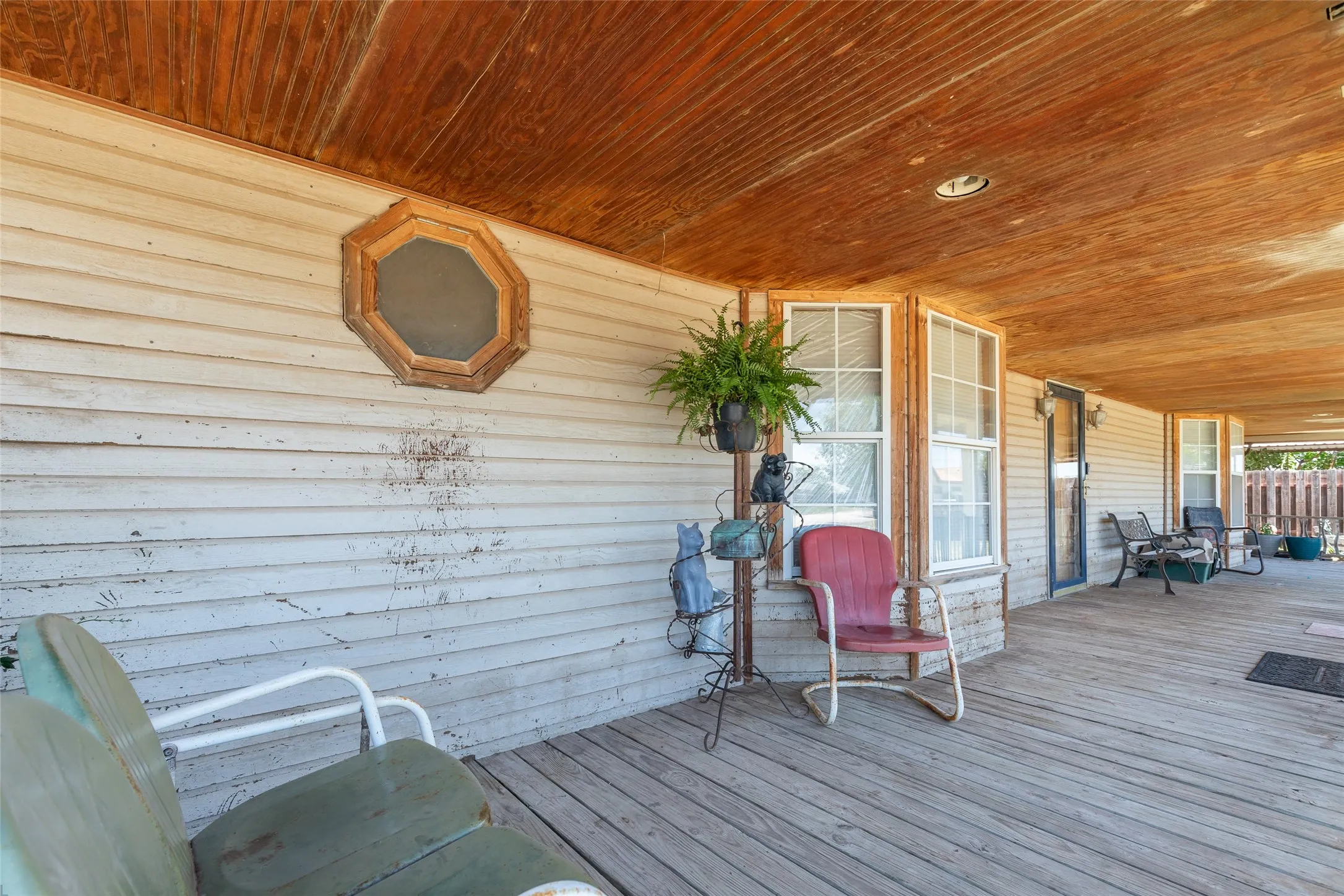 Single Family Residence For Sale in Jones County , 1132 Westover Drive, Anson, Texas 79501, 3 Bedroom, 3 Bathroom, 2 Garage spaces, 1,616 Sqft, built in 1950, mls#21288170, Real Estate Agent in Anson, Homes For Sale in Jones county, Homes For Sale in Anson, Realtor in Anson Texas, Real Estate Brokerage Independent Realty Texas, Luminita Cordes Realtor