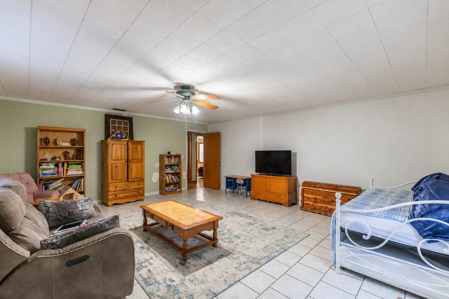 Single Family Residence For Sale in Jones County , 1132 Westover Drive, Anson, Texas 79501, 3 Bedroom, 3 Bathroom, 2 Garage spaces, 1,616 Sqft, built in 1950, mls#21288170, Real Estate Agent in Anson, Homes For Sale in Jones county, Homes For Sale in Anson, Realtor in Anson Texas, Real Estate Brokerage Independent Realty Texas, Luminita Cordes Realtor