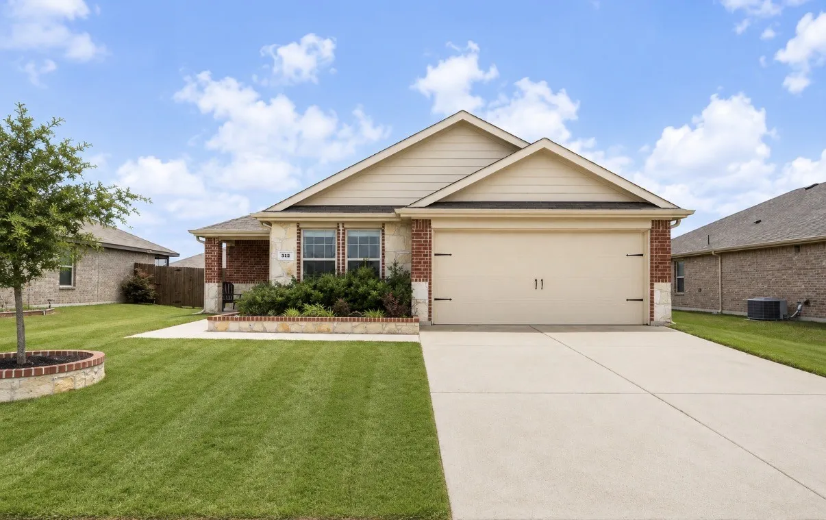 Single Family Residence For Sale in Collin County , 312 Silo Circle, Josephine, Texas 75189, 5 Bedroom, 2 Bathroom, 2 Garage spaces, 2,047 Sqft, built in 2018, mls#21289896, Real Estate Agent in Josephine, Homes For Sale in Collin county, Homes For Sale in Josephine, Realtor in Josephine Texas, Real Estate Brokerage Independent Realty Texas, Luminita Cordes Realtor