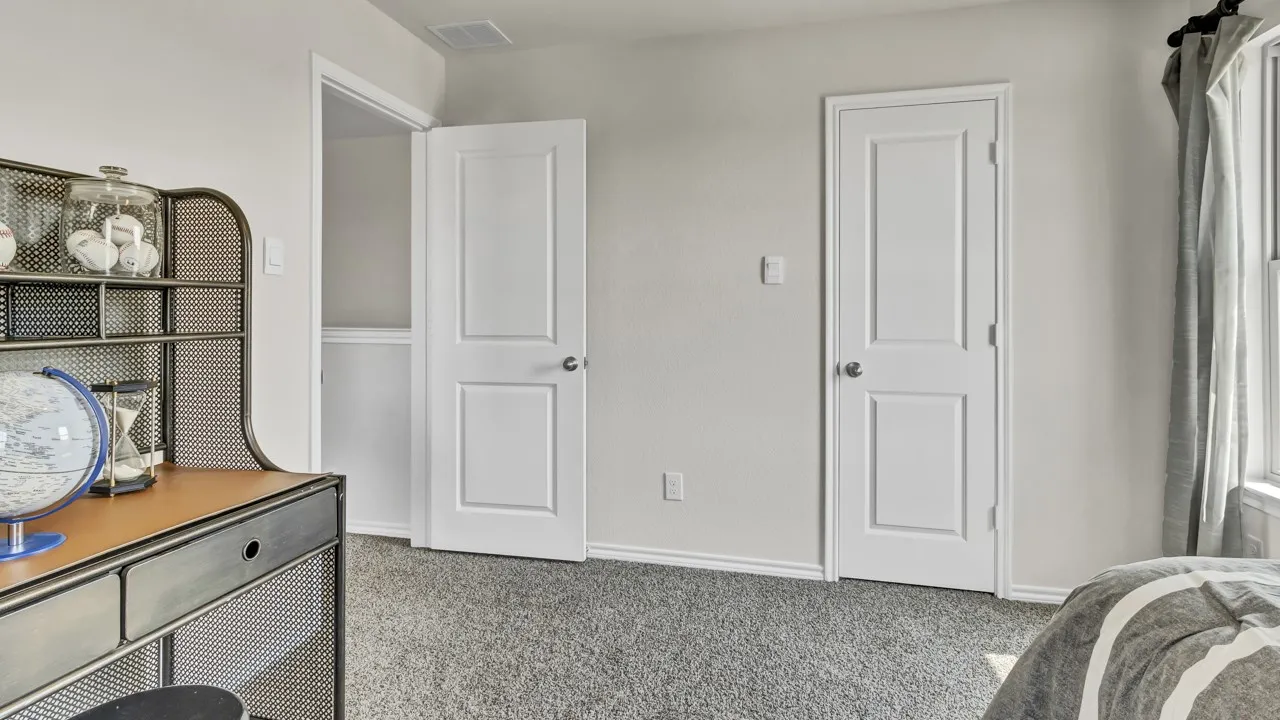 Neutral wall paint and textured carpeting