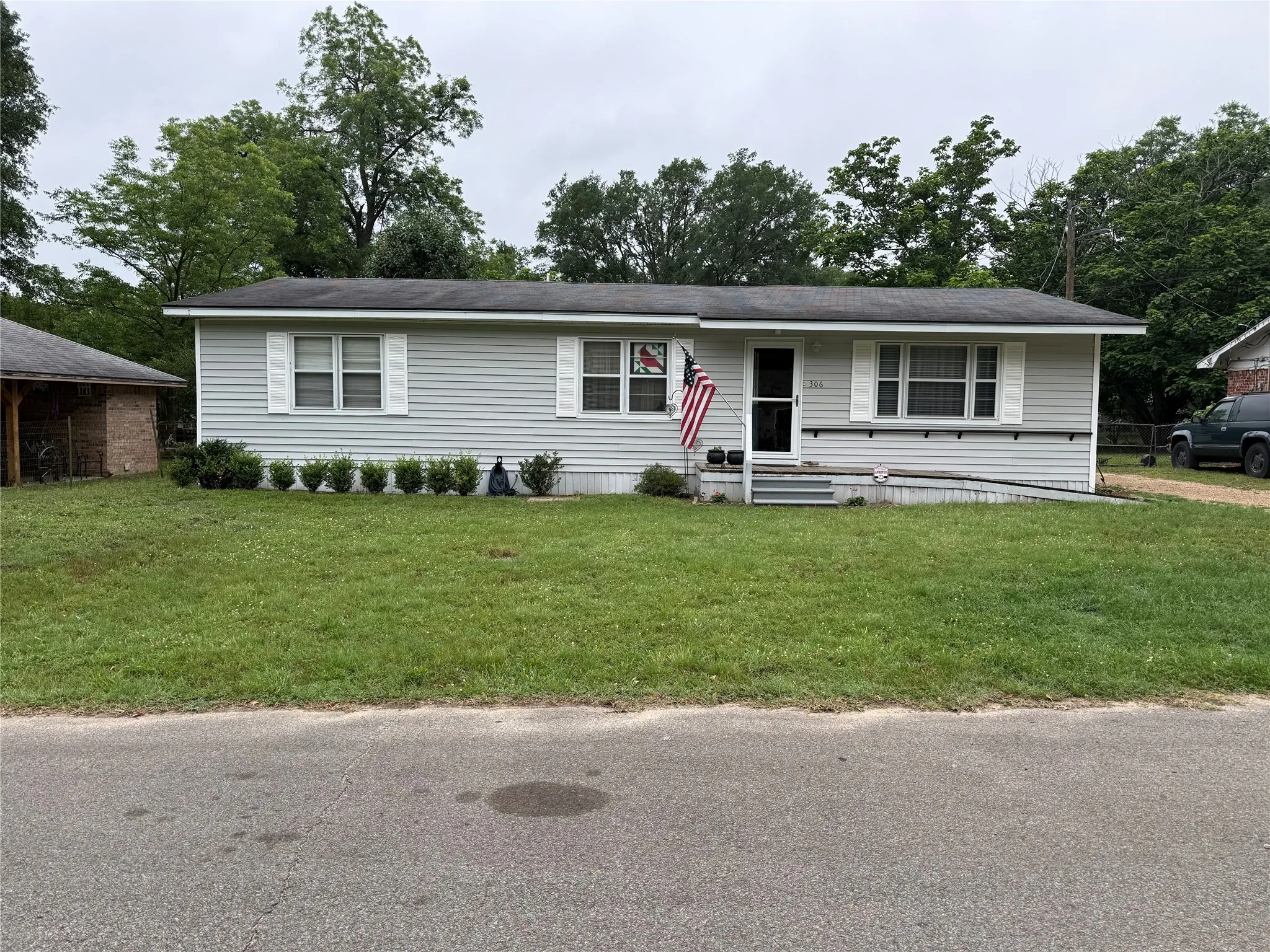 Single Family Residence For Sale in Wood County , 306 Floyd Street, Winnsboro, Texas 75494, 3 Bedroom, 2 Bathroom, Garage spaces, 1,718 Sqft, built in 1985, Price $149,500, mls#21288799, Real Estate Agent in Winnsboro, Homes For Sale in Wood county, Homes For Sale in Winnsboro, Realtor in Winnsboro Texas, Real Estate Brokerage Independent Realty Texas, Luminita Cordes Realtor