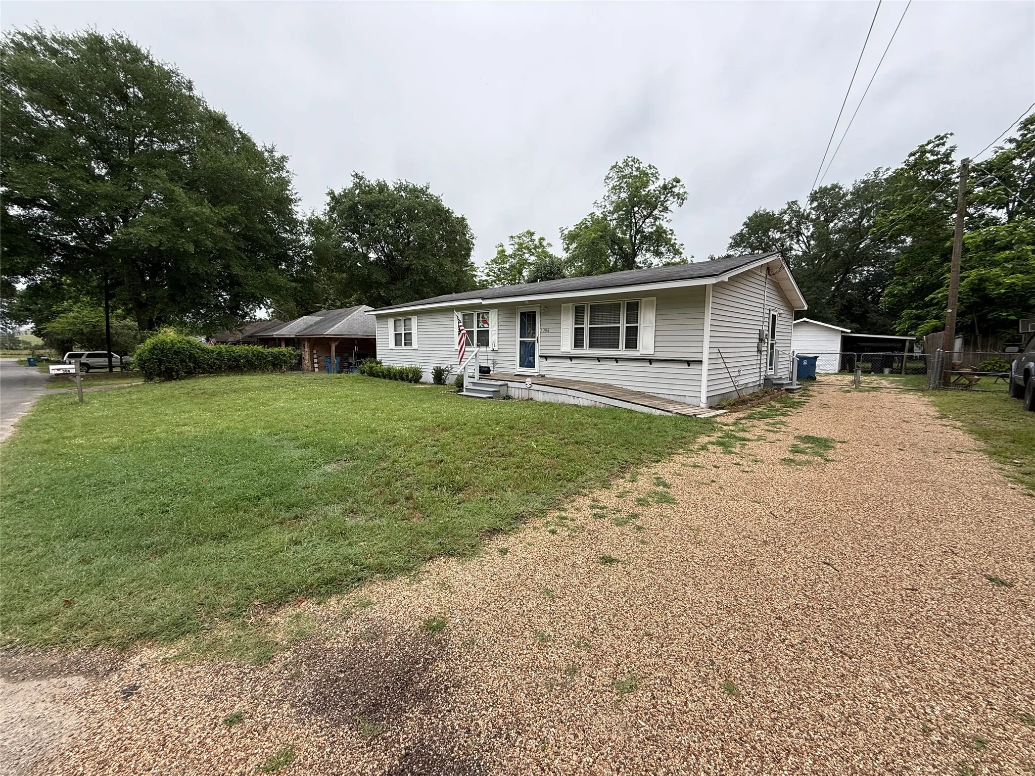 Single Family Residence For Sale in Wood County , 306 Floyd Street, Winnsboro, Texas 75494, 3 Bedroom, 2 Bathroom, Garage spaces, 1,718 Sqft, built in 1985, Price $149,500, mls#21288799, Real Estate Agent in Winnsboro, Homes For Sale in Wood county, Homes For Sale in Winnsboro, Realtor in Winnsboro Texas, Real Estate Brokerage Independent Realty Texas, Luminita Cordes Realtor