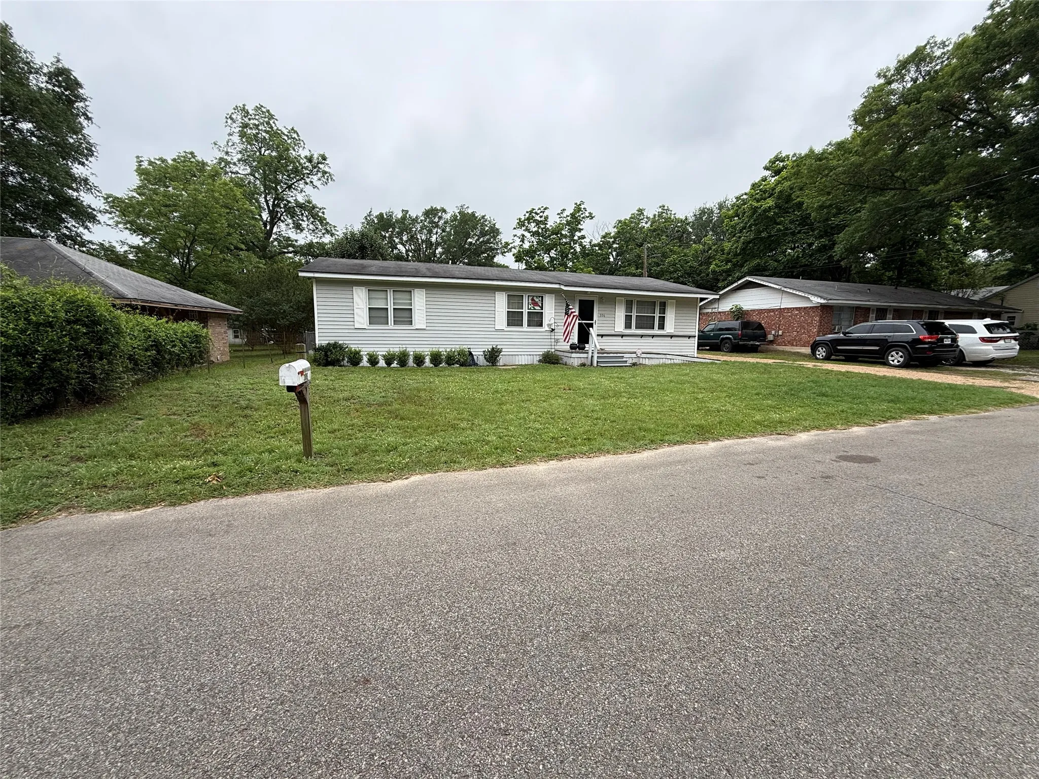 Single Family Residence For Sale in Wood County , 306 Floyd Street, Winnsboro, Texas 75494, 3 Bedroom, 2 Bathroom, Garage spaces, 1,718 Sqft, built in 1985, Price $149,500, mls#21288799, Real Estate Agent in Winnsboro, Homes For Sale in Wood county, Homes For Sale in Winnsboro, Realtor in Winnsboro Texas, Real Estate Brokerage Independent Realty Texas, Luminita Cordes Realtor