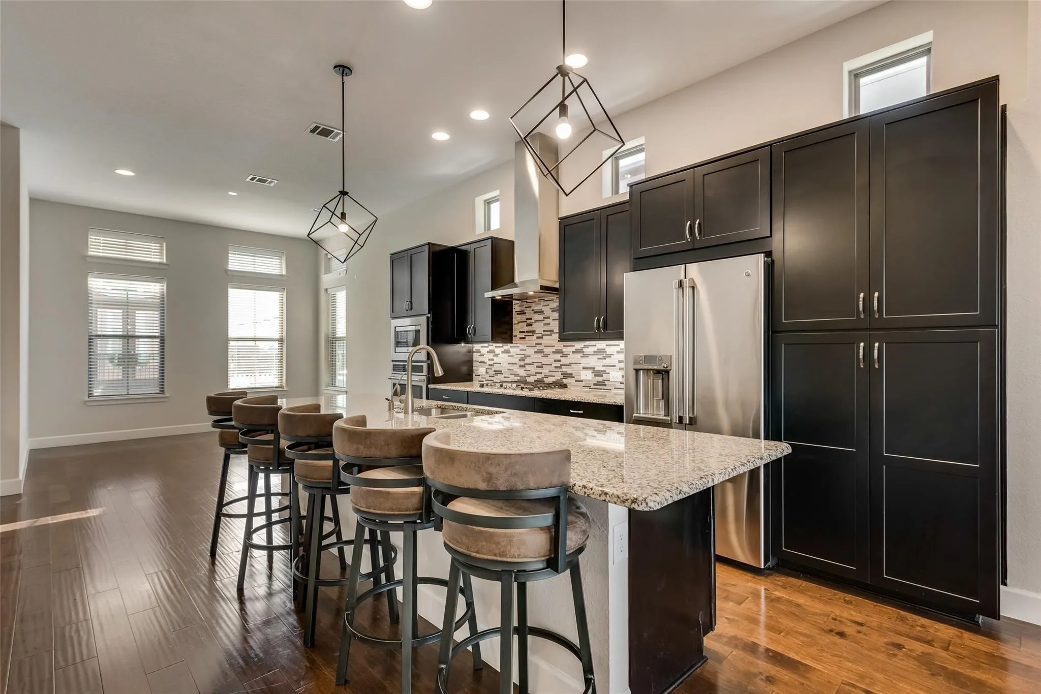 Townhouse For Rent in Dallas County , 1310 Branchwood Place, Dallas, Texas 75215, 3 Bedroom, 4 Bathroom, 2 Garage spaces, 2,396 Sqft, built in 2017, mls#21282446, Real Estate Agent in Dallas, Homes For Rent in Dallas county, Homes For Rent in Dallas, Realtor in Dallas Texas, Real Estate Brokerage Independent Realty Texas, Luminita Cordes Realtor