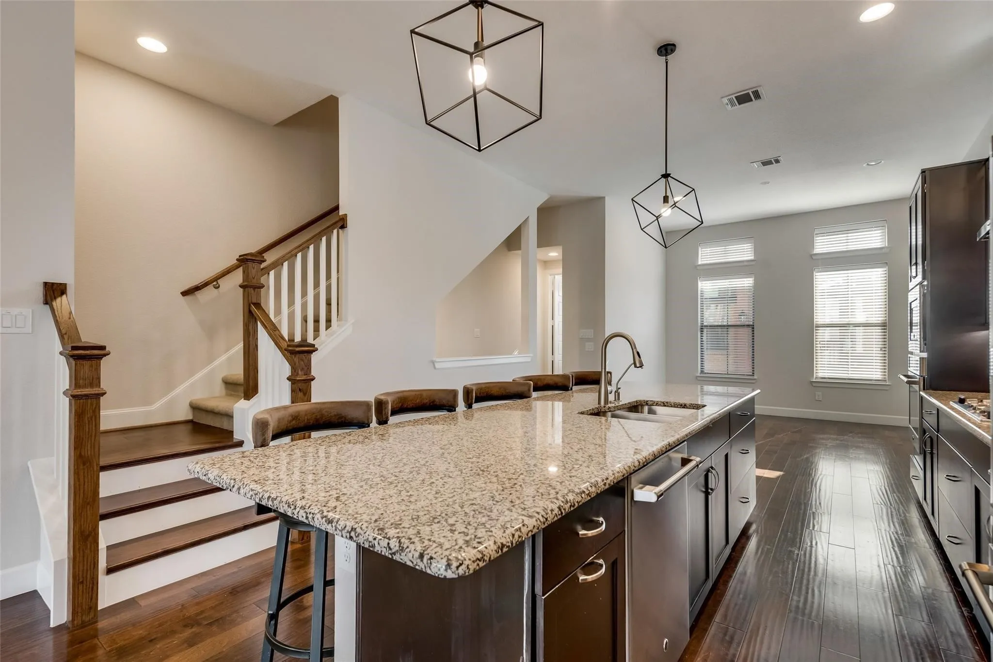 Townhouse For Rent in Dallas County , 1310 Branchwood Place, Dallas, Texas 75215, 3 Bedroom, 4 Bathroom, 2 Garage spaces, 2,396 Sqft, built in 2017, mls#21282446, Real Estate Agent in Dallas, Homes For Rent in Dallas county, Homes For Rent in Dallas, Realtor in Dallas Texas, Real Estate Brokerage Independent Realty Texas, Luminita Cordes Realtor