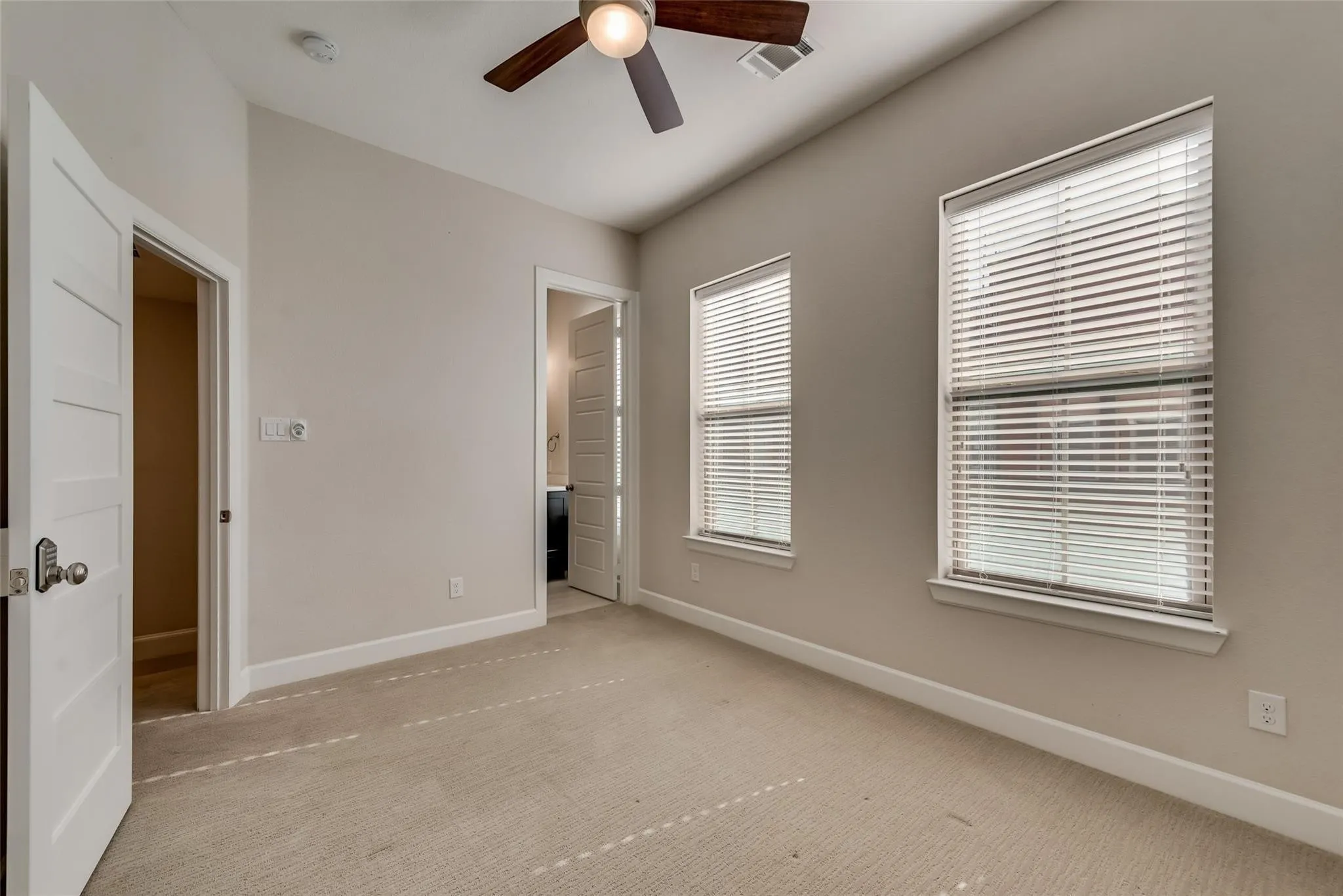 Townhouse For Rent in Dallas County , 1310 Branchwood Place, Dallas, Texas 75215, 3 Bedroom, 4 Bathroom, 2 Garage spaces, 2,396 Sqft, built in 2017, mls#21282446, Real Estate Agent in Dallas, Homes For Rent in Dallas county, Homes For Rent in Dallas, Realtor in Dallas Texas, Real Estate Brokerage Independent Realty Texas, Luminita Cordes Realtor