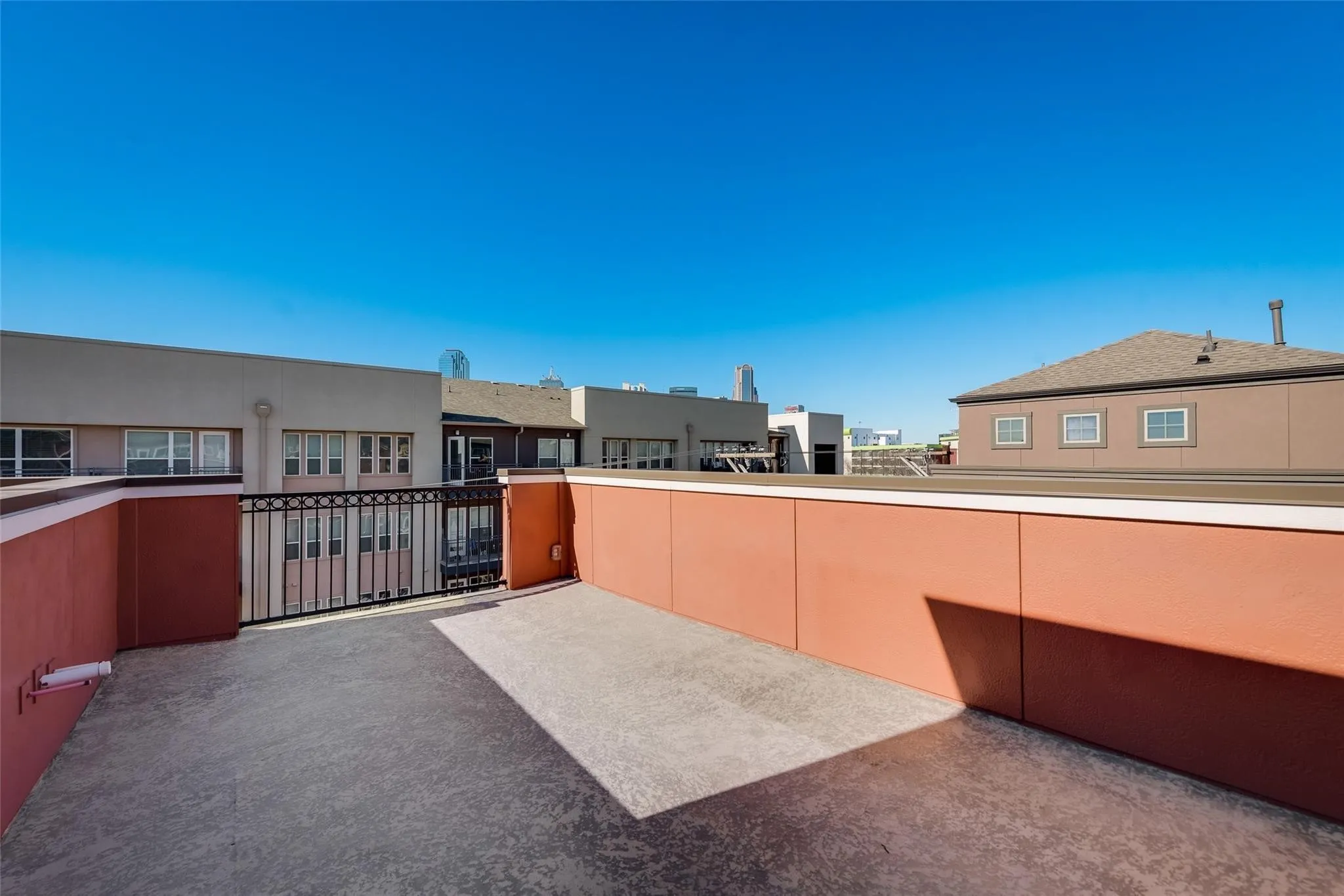 Townhouse For Rent in Dallas County , 1310 Branchwood Place, Dallas, Texas 75215, 3 Bedroom, 4 Bathroom, 2 Garage spaces, 2,396 Sqft, built in 2017, mls#21282446, Real Estate Agent in Dallas, Homes For Rent in Dallas county, Homes For Rent in Dallas, Realtor in Dallas Texas, Real Estate Brokerage Independent Realty Texas, Luminita Cordes Realtor
