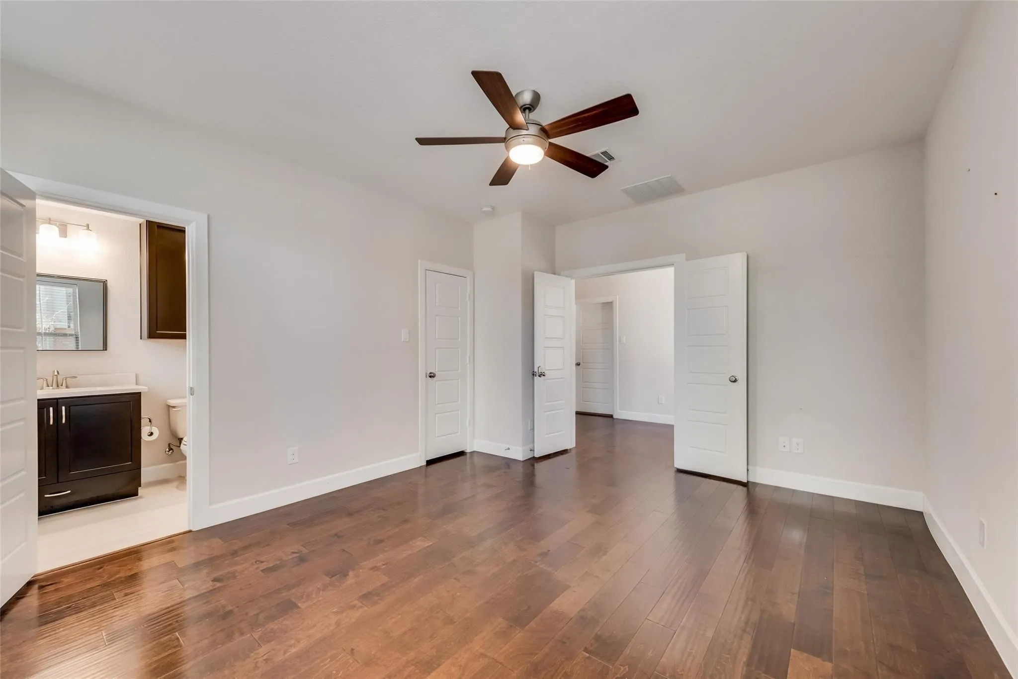 Townhouse For Rent in Dallas County , 1310 Branchwood Place, Dallas, Texas 75215, 3 Bedroom, 4 Bathroom, 2 Garage spaces, 2,396 Sqft, built in 2017, mls#21282446, Real Estate Agent in Dallas, Homes For Rent in Dallas county, Homes For Rent in Dallas, Realtor in Dallas Texas, Real Estate Brokerage Independent Realty Texas, Luminita Cordes Realtor