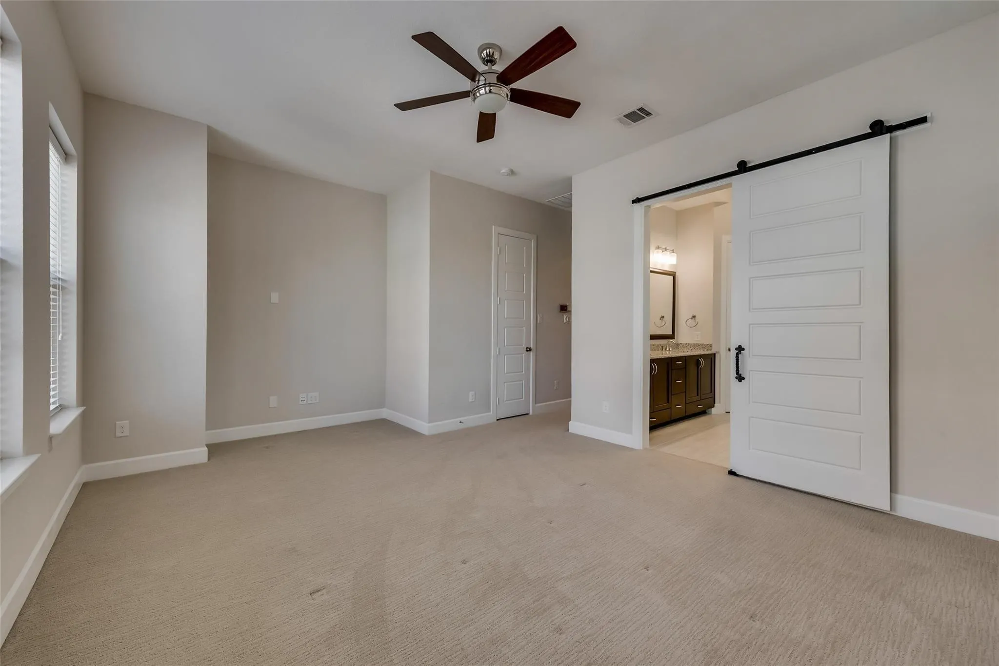 Townhouse For Rent in Dallas County , 1310 Branchwood Place, Dallas, Texas 75215, 3 Bedroom, 4 Bathroom, 2 Garage spaces, 2,396 Sqft, built in 2017, mls#21282446, Real Estate Agent in Dallas, Homes For Rent in Dallas county, Homes For Rent in Dallas, Realtor in Dallas Texas, Real Estate Brokerage Independent Realty Texas, Luminita Cordes Realtor