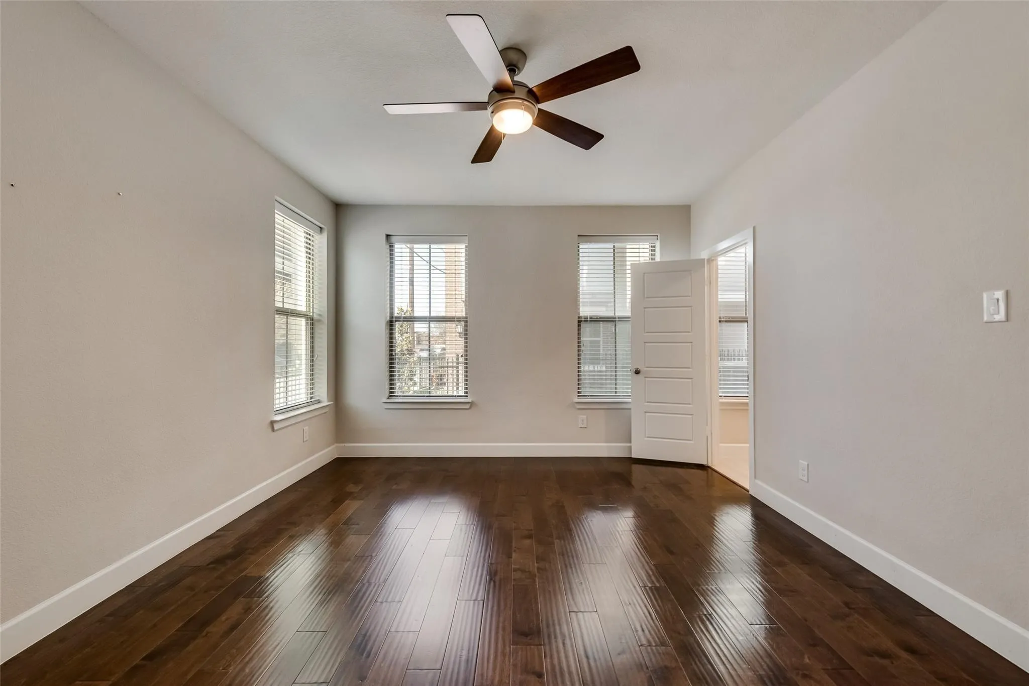 Townhouse For Rent in Dallas County , 1310 Branchwood Place, Dallas, Texas 75215, 3 Bedroom, 4 Bathroom, 2 Garage spaces, 2,396 Sqft, built in 2017, mls#21282446, Real Estate Agent in Dallas, Homes For Rent in Dallas county, Homes For Rent in Dallas, Realtor in Dallas Texas, Real Estate Brokerage Independent Realty Texas, Luminita Cordes Realtor