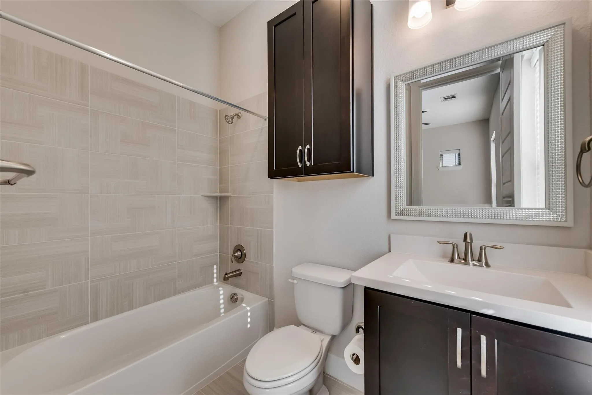 Townhouse For Rent in Dallas County , 1310 Branchwood Place, Dallas, Texas 75215, 3 Bedroom, 4 Bathroom, 2 Garage spaces, 2,396 Sqft, built in 2017, mls#21282446, Real Estate Agent in Dallas, Homes For Rent in Dallas county, Homes For Rent in Dallas, Realtor in Dallas Texas, Real Estate Brokerage Independent Realty Texas, Luminita Cordes Realtor