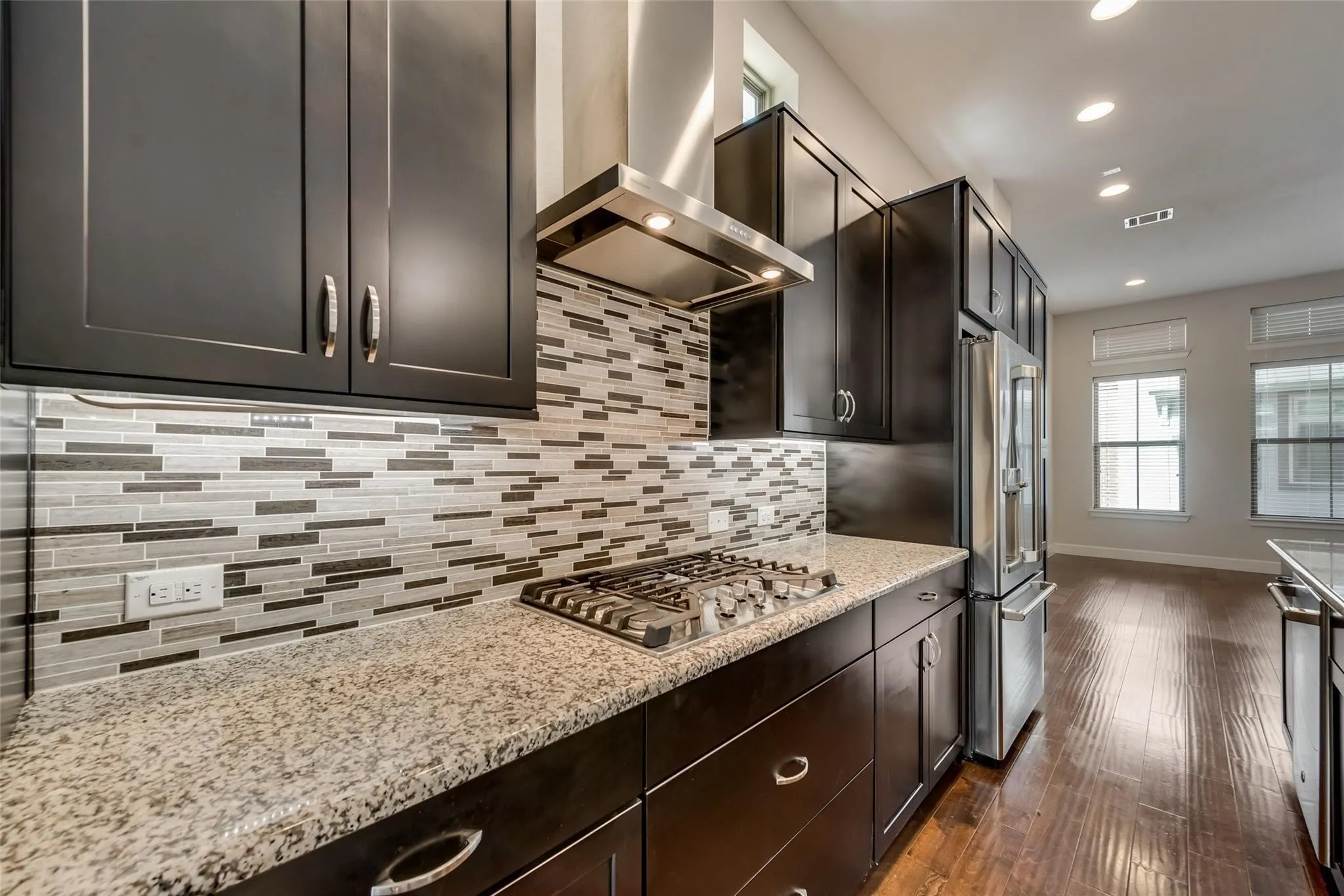 Townhouse For Rent in Dallas County , 1310 Branchwood Place, Dallas, Texas 75215, 3 Bedroom, 4 Bathroom, 2 Garage spaces, 2,396 Sqft, built in 2017, mls#21282446, Real Estate Agent in Dallas, Homes For Rent in Dallas county, Homes For Rent in Dallas, Realtor in Dallas Texas, Real Estate Brokerage Independent Realty Texas, Luminita Cordes Realtor