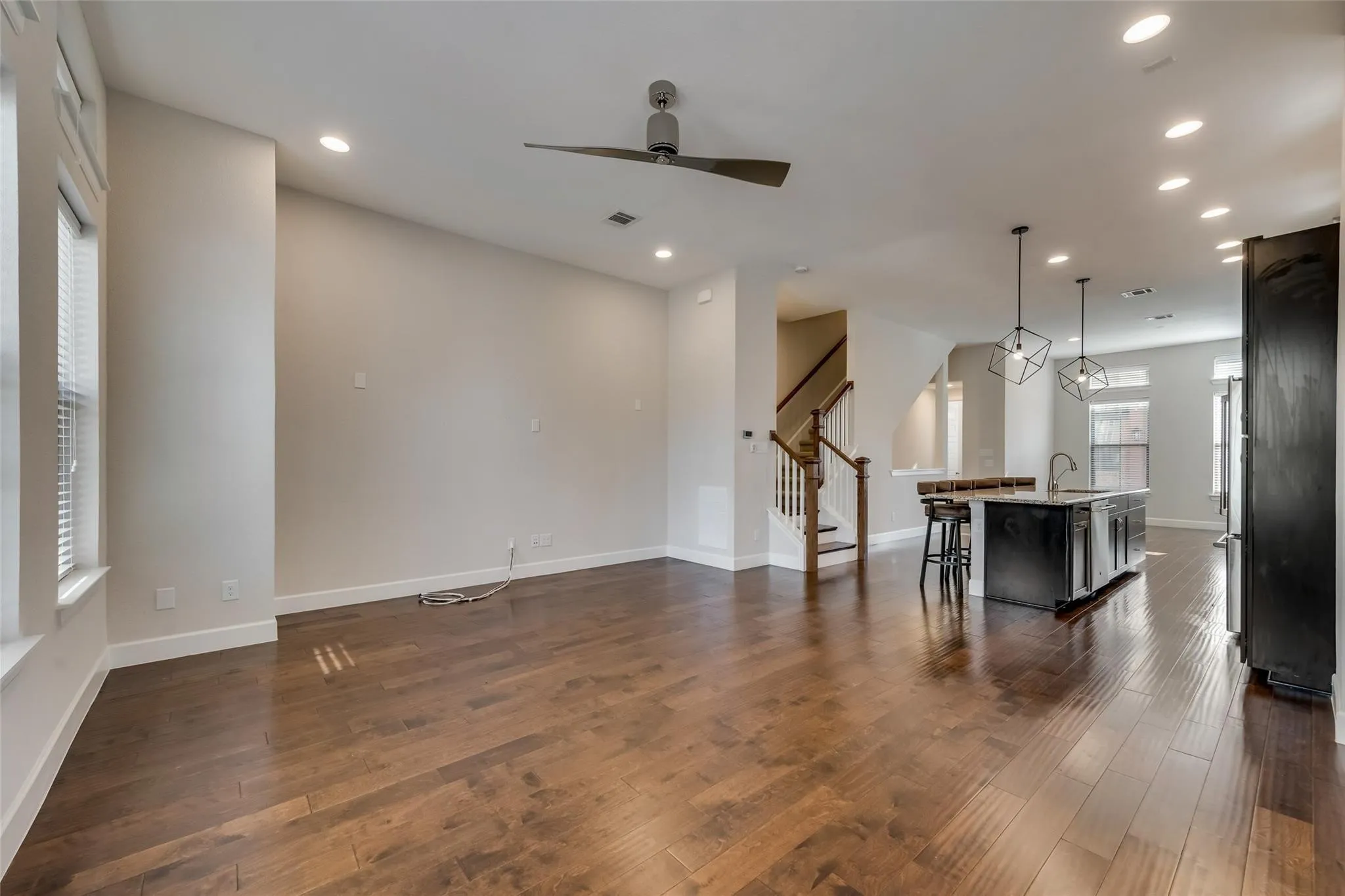 Townhouse For Rent in Dallas County , 1310 Branchwood Place, Dallas, Texas 75215, 3 Bedroom, 4 Bathroom, 2 Garage spaces, 2,396 Sqft, built in 2017, mls#21282446, Real Estate Agent in Dallas, Homes For Rent in Dallas county, Homes For Rent in Dallas, Realtor in Dallas Texas, Real Estate Brokerage Independent Realty Texas, Luminita Cordes Realtor