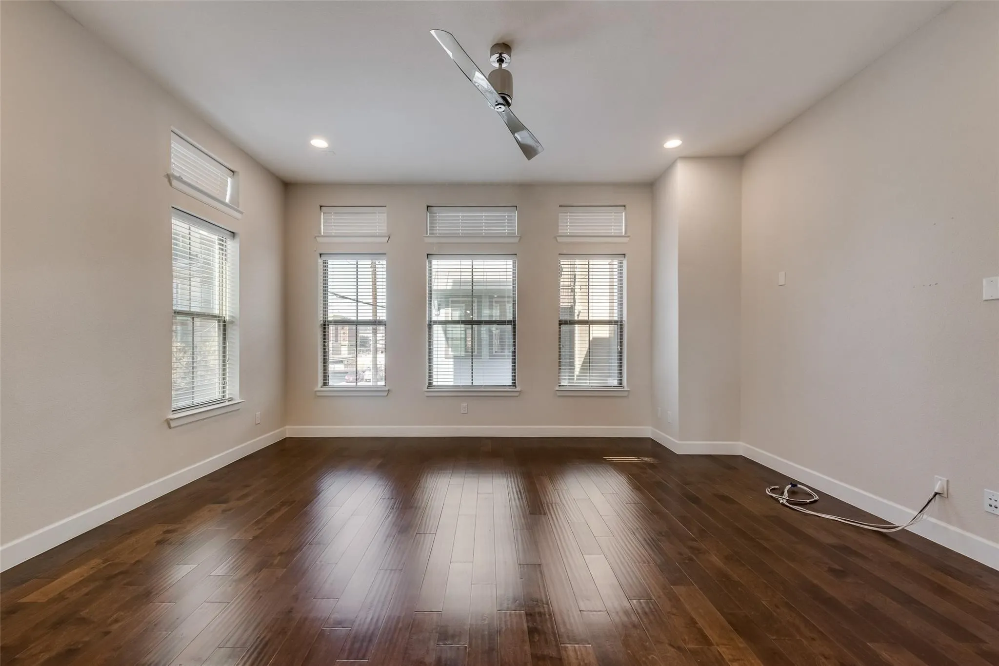 Townhouse For Rent in Dallas County , 1310 Branchwood Place, Dallas, Texas 75215, 3 Bedroom, 4 Bathroom, 2 Garage spaces, 2,396 Sqft, built in 2017, mls#21282446, Real Estate Agent in Dallas, Homes For Rent in Dallas county, Homes For Rent in Dallas, Realtor in Dallas Texas, Real Estate Brokerage Independent Realty Texas, Luminita Cordes Realtor