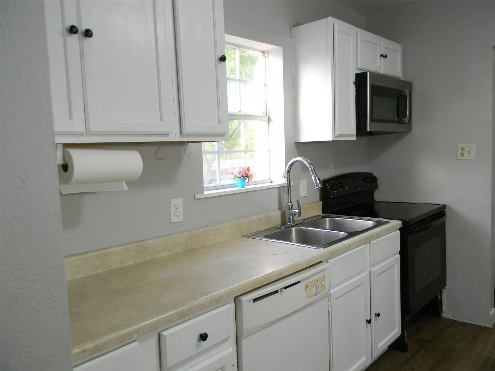 Single Family Residence For Sale in Dallas County , 2320 S Denley Drive, Dallas, Texas 75216, 3 Bedroom, 2 Bathroom, Garage spaces, 938 Sqft, built in 1950, mls#21227877, Real Estate Agent in Dallas, Homes For Sale in Dallas county, Homes For Sale in Dallas, Realtor in Dallas Texas, Real Estate Brokerage Independent Realty Texas, Luminita Cordes Realtor