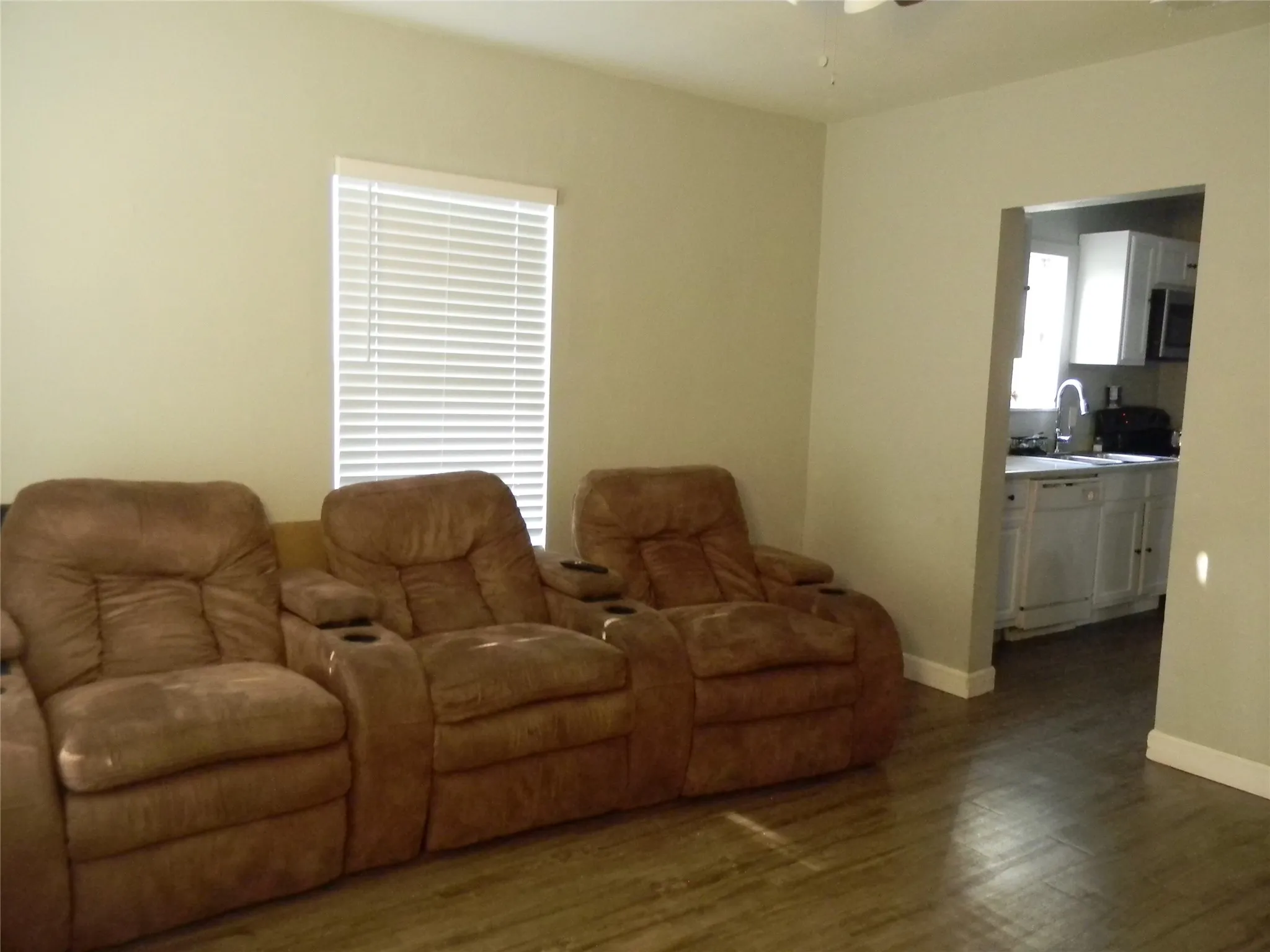 Single Family Residence For Sale in Dallas County , 2320 S Denley Drive, Dallas, Texas 75216, 3 Bedroom, 2 Bathroom, Garage spaces, 938 Sqft, built in 1950, mls#21227877, Real Estate Agent in Dallas, Homes For Sale in Dallas county, Homes For Sale in Dallas, Realtor in Dallas Texas, Real Estate Brokerage Independent Realty Texas, Luminita Cordes Realtor