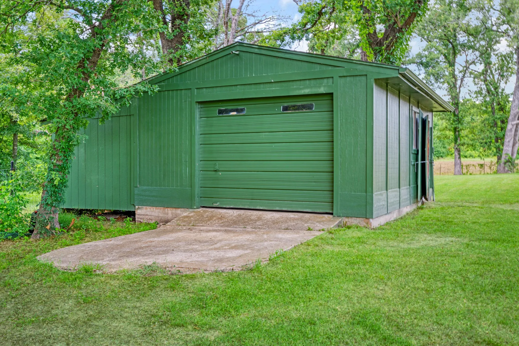 Farm For Sale in Lamar County , 848 CR 15300, Deport, Texas 75435, 3 Bedroom, 2 Bathroom, 2 Garage spaces, 1,800 Sqft, built in 0, Price $749,700, mls#21289935, Real Estate Agent in Deport, Homes For Sale in Lamar county, Homes For Sale in Deport, Realtor in Deport Texas, Real Estate Brokerage Independent Realty Texas, Luminita Cordes Realtor