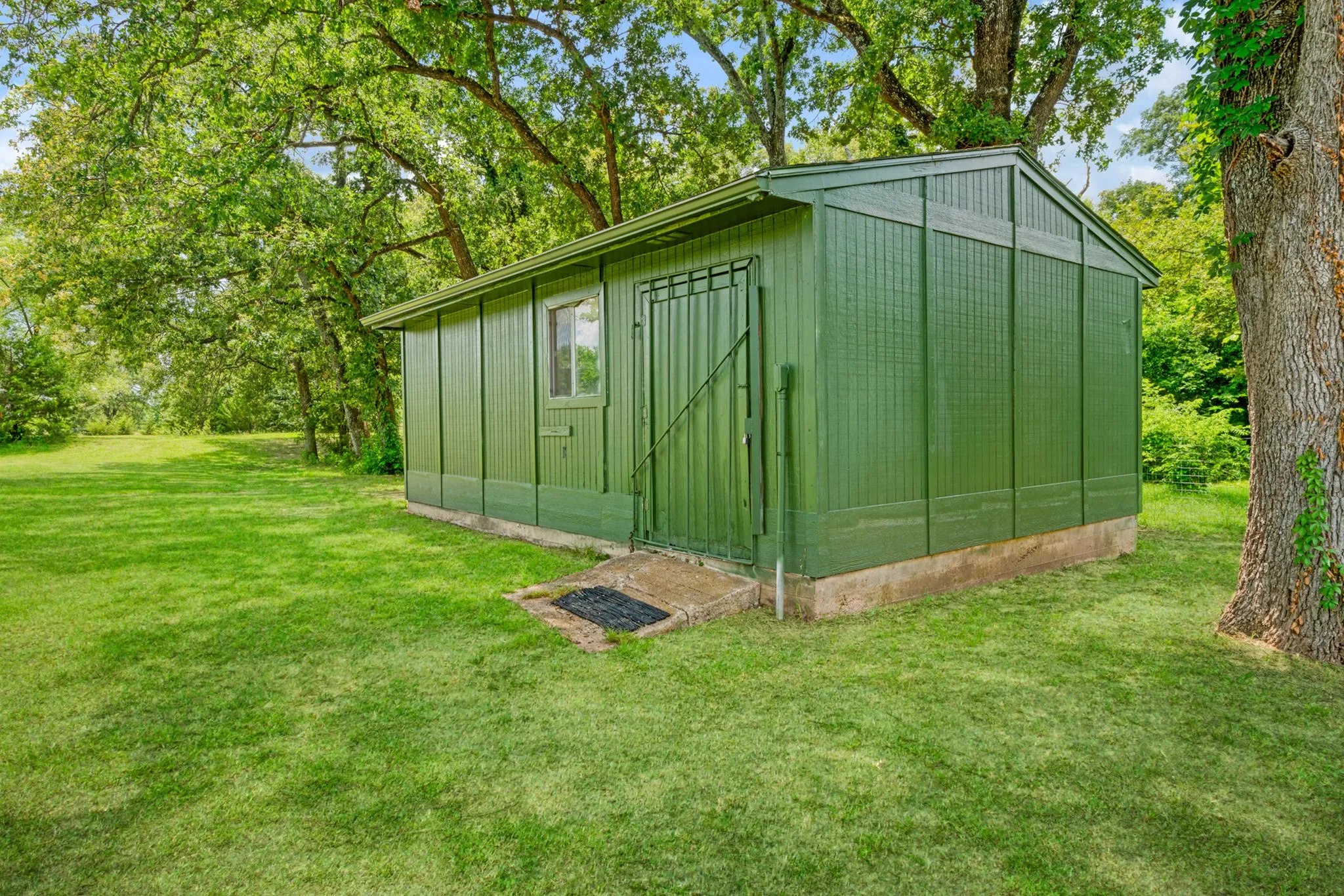 Farm For Sale in Lamar County , 848 CR 15300, Deport, Texas 75435, 3 Bedroom, 2 Bathroom, 2 Garage spaces, 1,800 Sqft, built in 0, Price $749,700, mls#21289935, Real Estate Agent in Deport, Homes For Sale in Lamar county, Homes For Sale in Deport, Realtor in Deport Texas, Real Estate Brokerage Independent Realty Texas, Luminita Cordes Realtor