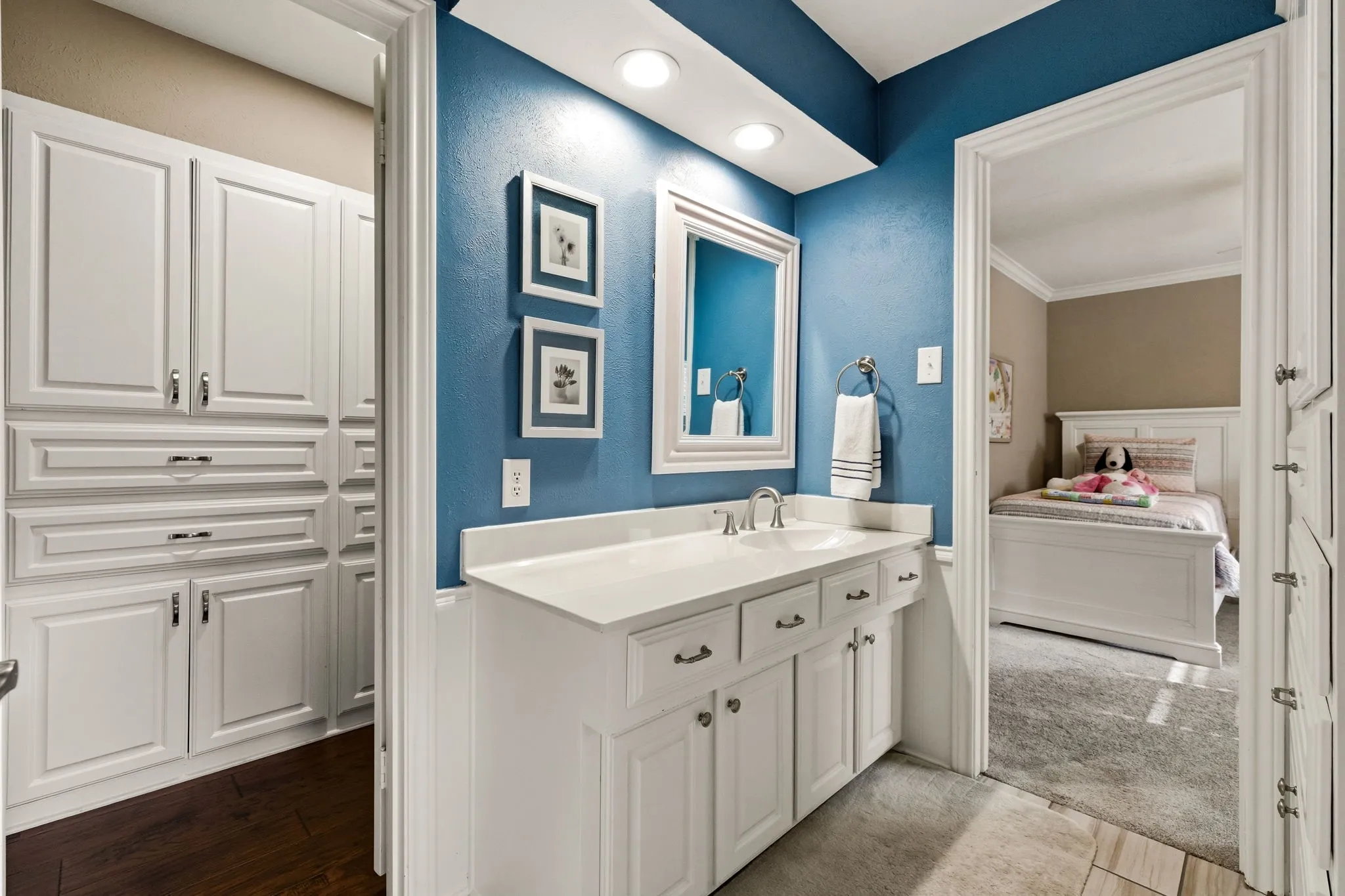 Single Family Residence For Sale in Dallas County , 9519 Robin Meadow Drive, Dallas, Texas 75243, 3 Bedrooms, 3 Bathrooms, 3 Garage spaces, 2,498 Sqft, built in 1975, Price $699,000, mls#21289477, Real Estate Agent in Dallas, Homes For Sale in Dallas county, Homes For Sale in Dallas, Realtor in Dallas Texas, Real Estate Brokerage Independent Realty Texas, Luminita Cordes Realtor