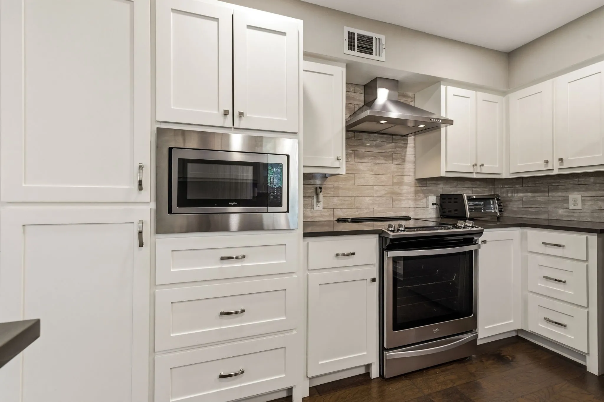 Single Family Residence For Sale in Dallas County , 9519 Robin Meadow Drive, Dallas, Texas 75243, 3 Bedrooms, 3 Bathrooms, 3 Garage spaces, 2,498 Sqft, built in 1975, Price $699,000, mls#21289477, Real Estate Agent in Dallas, Homes For Sale in Dallas county, Homes For Sale in Dallas, Realtor in Dallas Texas, Real Estate Brokerage Independent Realty Texas, Luminita Cordes Realtor