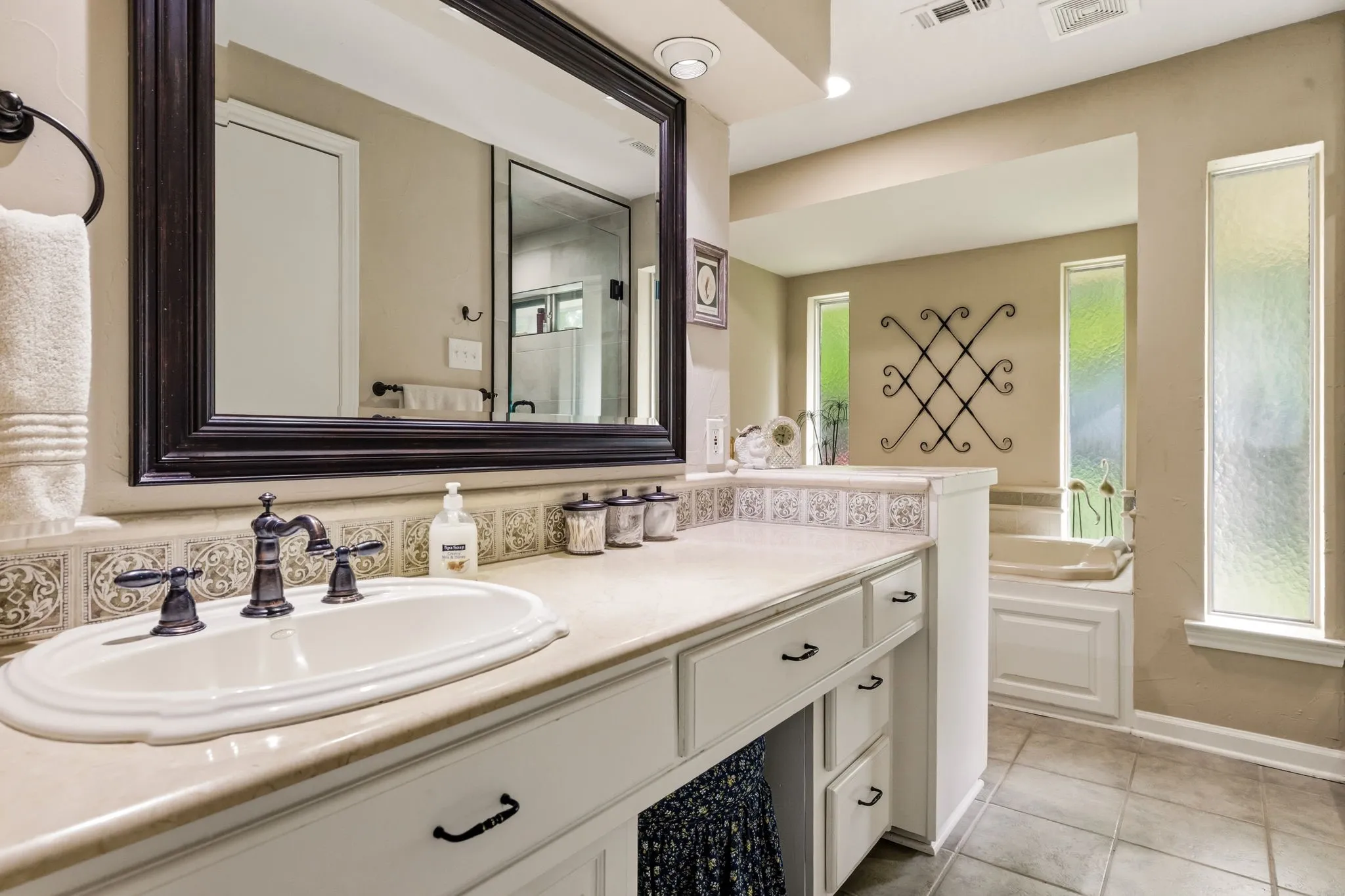 Single Family Residence For Sale in Dallas County , 9519 Robin Meadow Drive, Dallas, Texas 75243, 3 Bedrooms, 3 Bathrooms, 3 Garage spaces, 2,498 Sqft, built in 1975, Price $699,000, mls#21289477, Real Estate Agent in Dallas, Homes For Sale in Dallas county, Homes For Sale in Dallas, Realtor in Dallas Texas, Real Estate Brokerage Independent Realty Texas, Luminita Cordes Realtor