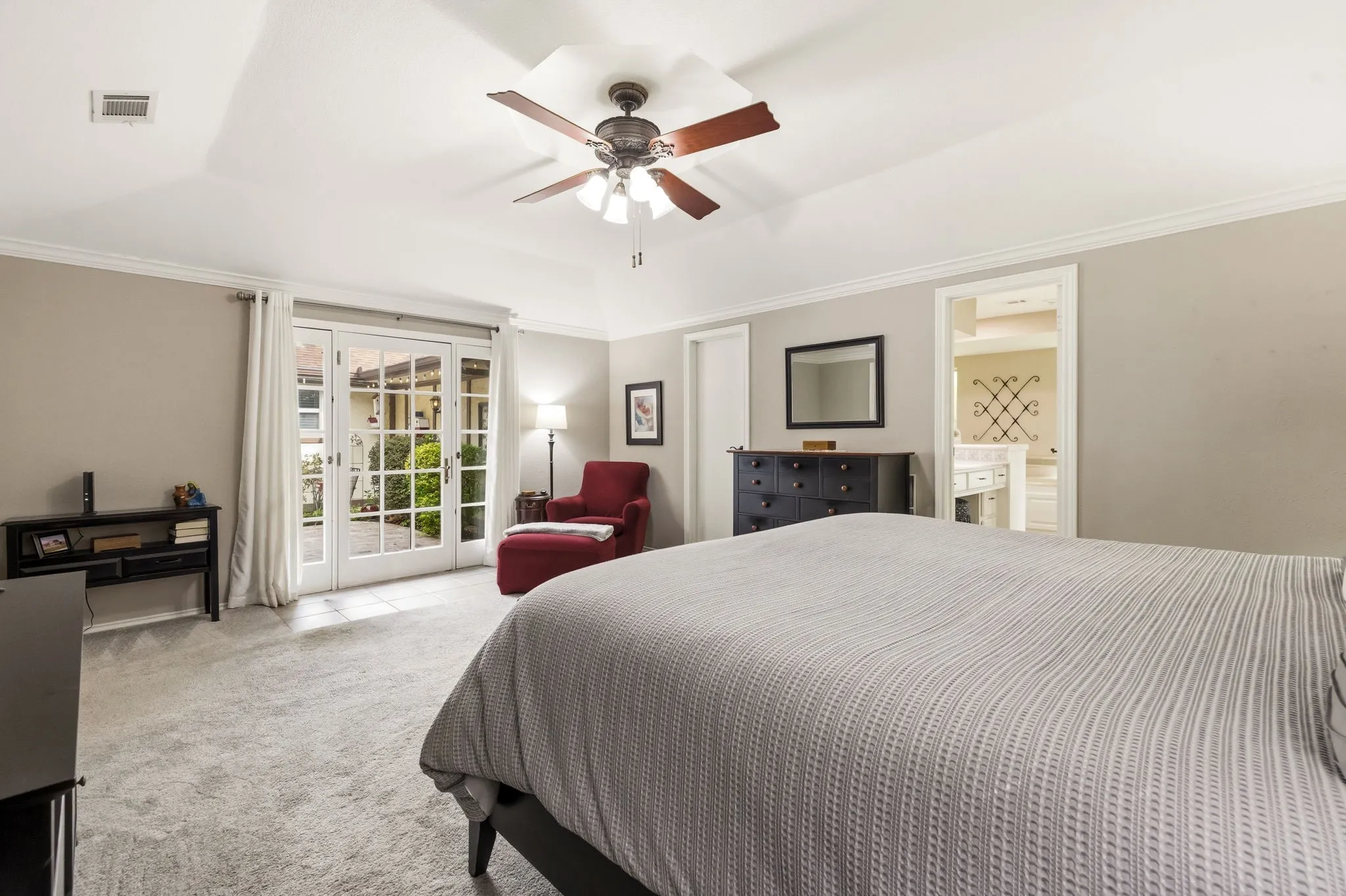 Single Family Residence For Sale in Dallas County , 9519 Robin Meadow Drive, Dallas, Texas 75243, 3 Bedrooms, 3 Bathrooms, 3 Garage spaces, 2,498 Sqft, built in 1975, Price $699,000, mls#21289477, Real Estate Agent in Dallas, Homes For Sale in Dallas county, Homes For Sale in Dallas, Realtor in Dallas Texas, Real Estate Brokerage Independent Realty Texas, Luminita Cordes Realtor